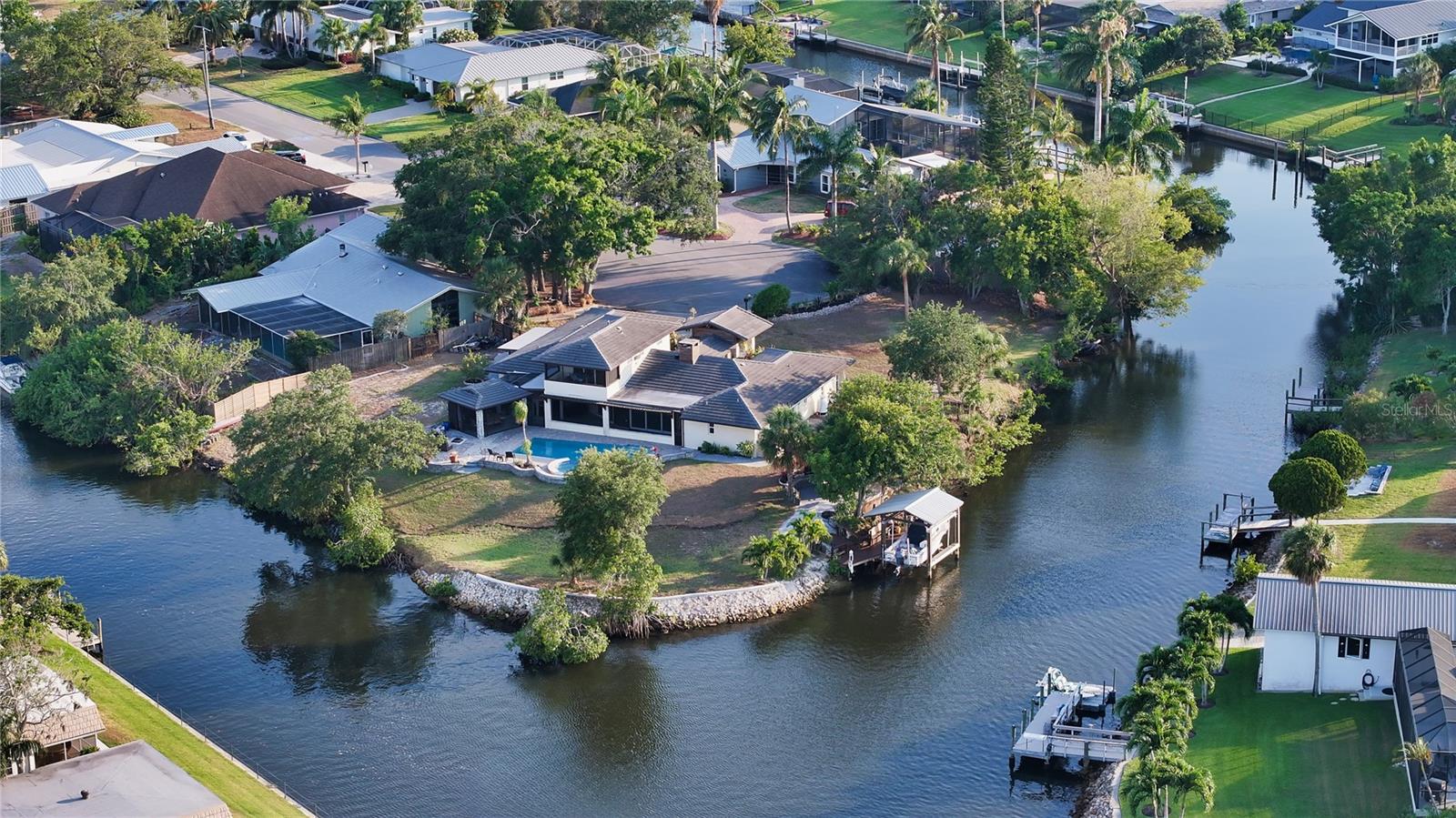 Listing photo id 50 for 5500 Merrimac Drive