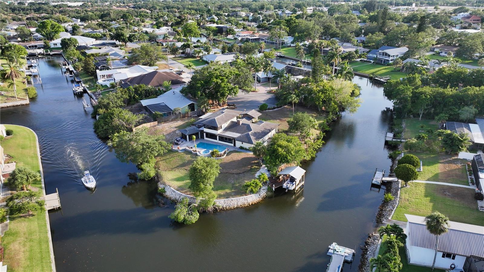 Listing photo id 6 for 5500 Merrimac Drive