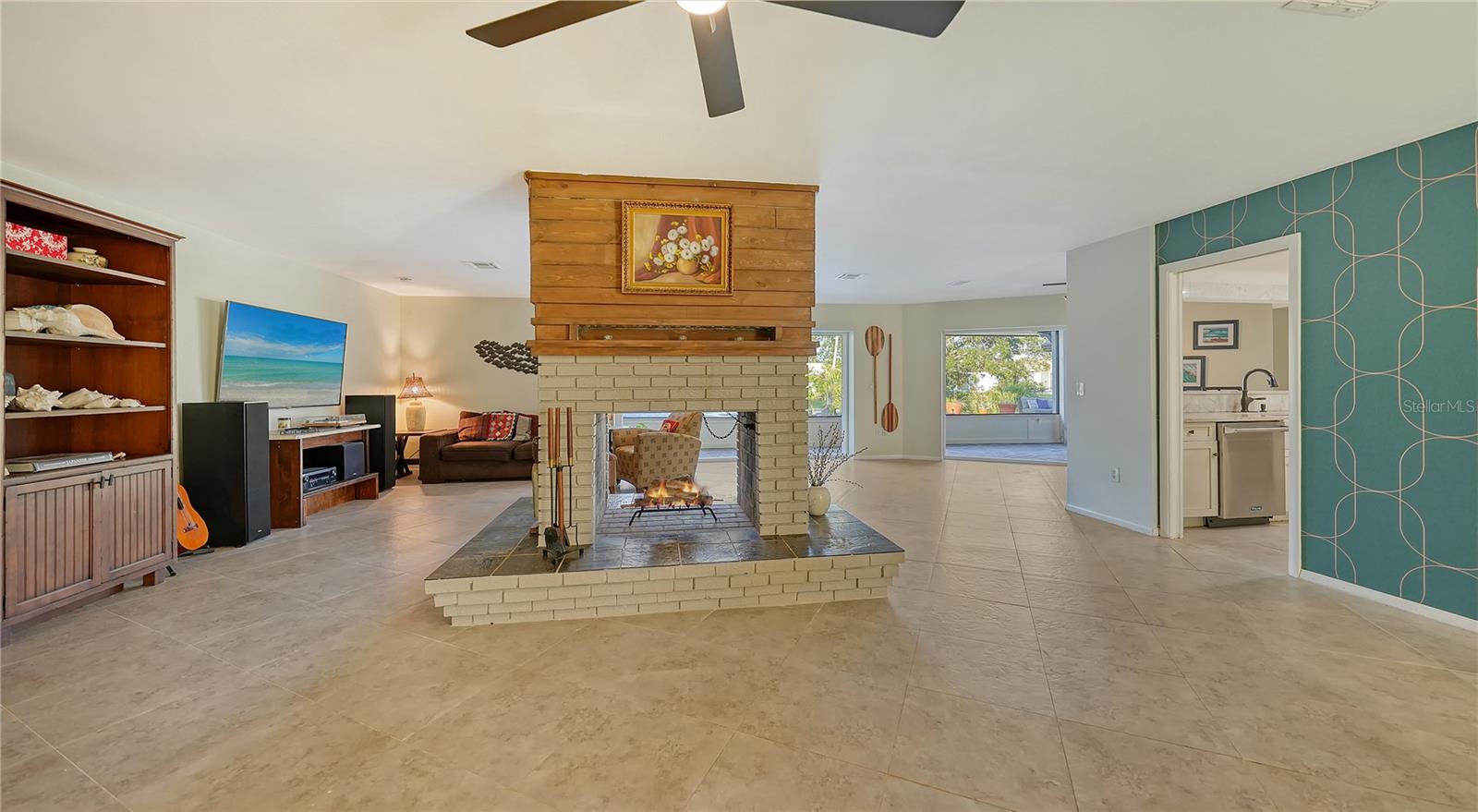 Listing photo id 7 for 5500 Merrimac Drive