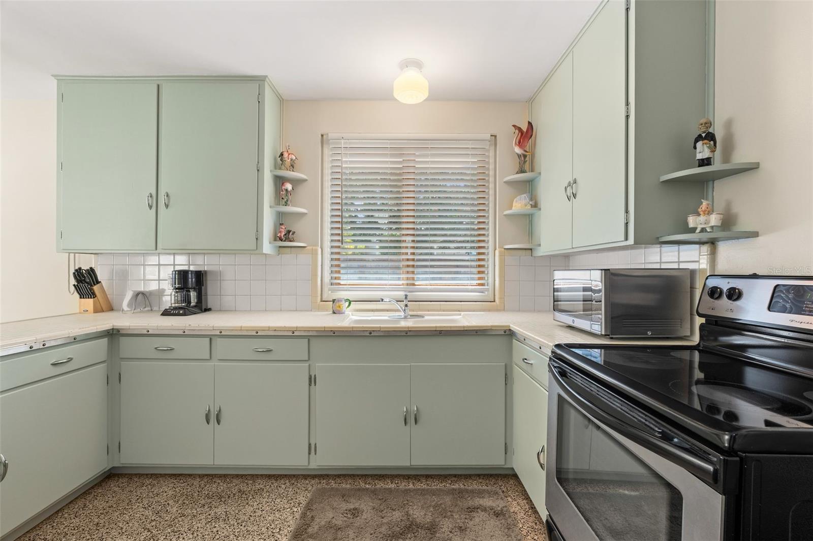 Image 11 of 38 For 7549 Westmoreland Drive