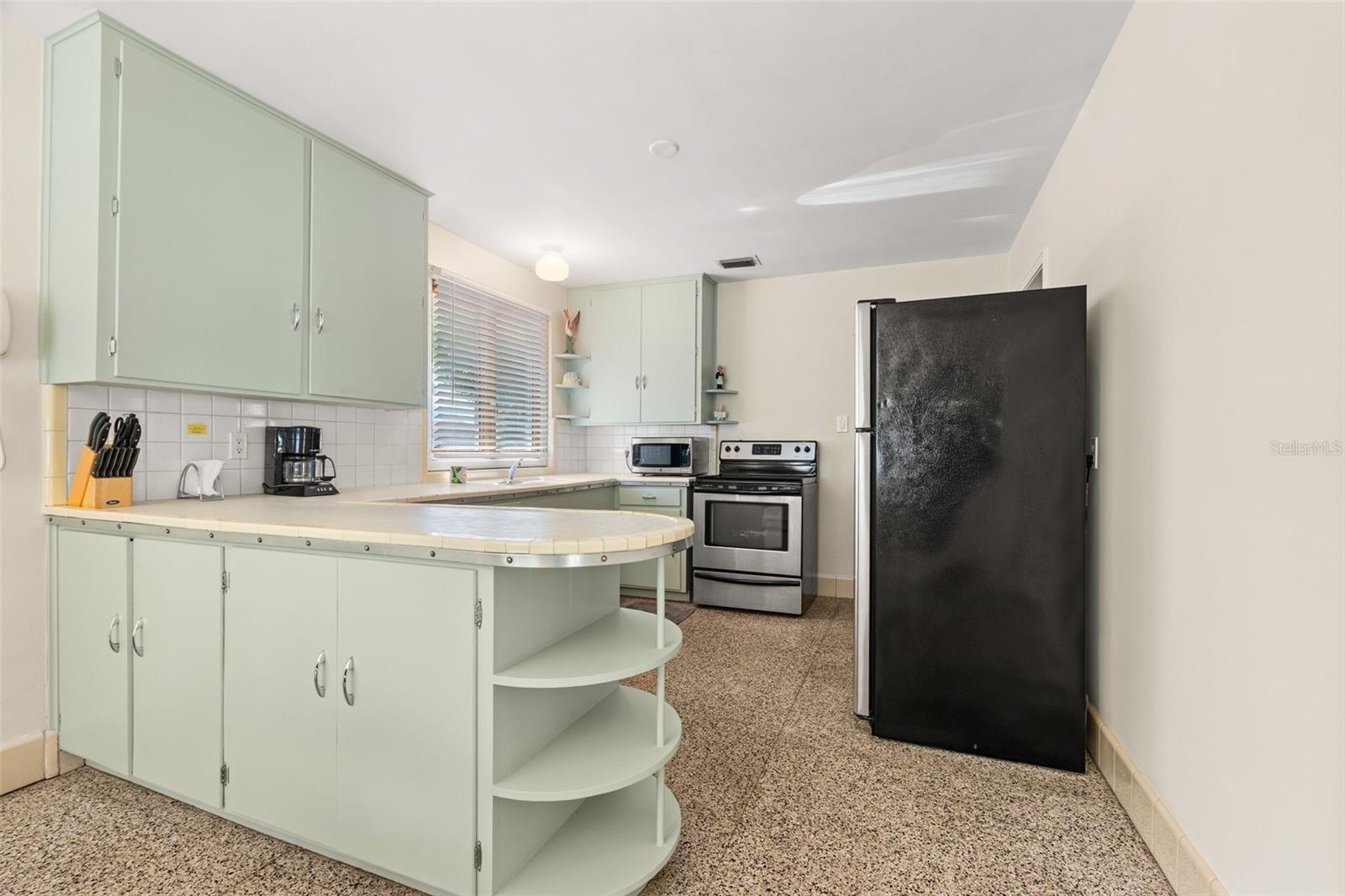 Image 12 of 38 For 7549 Westmoreland Drive