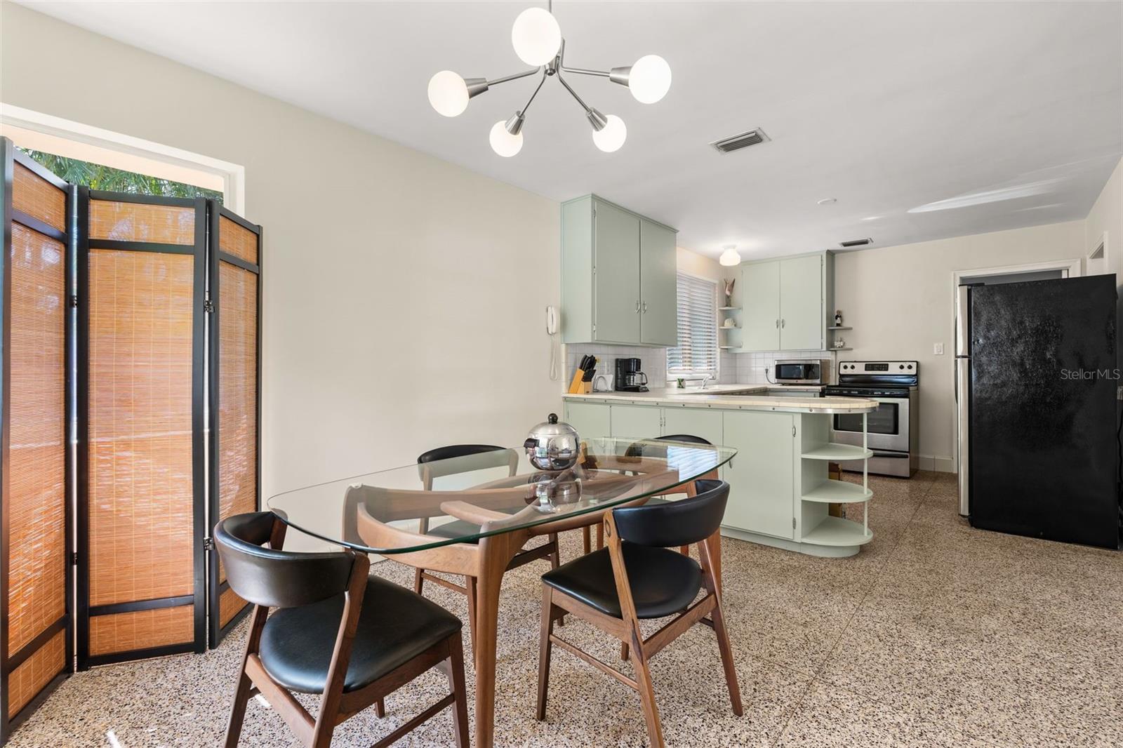 Image 13 of 38 For 7549 Westmoreland Drive