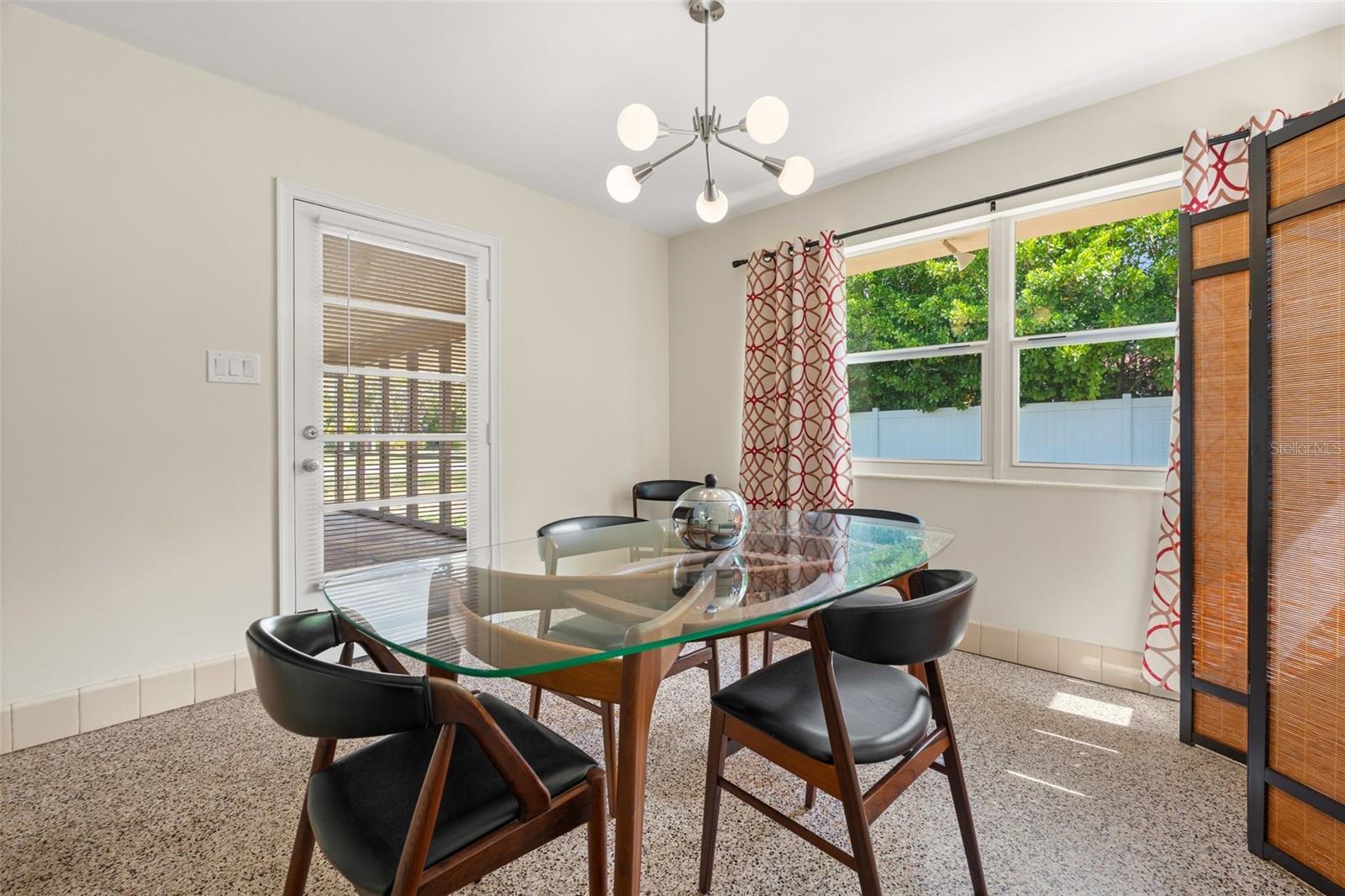 Image 14 of 38 For 7549 Westmoreland Drive