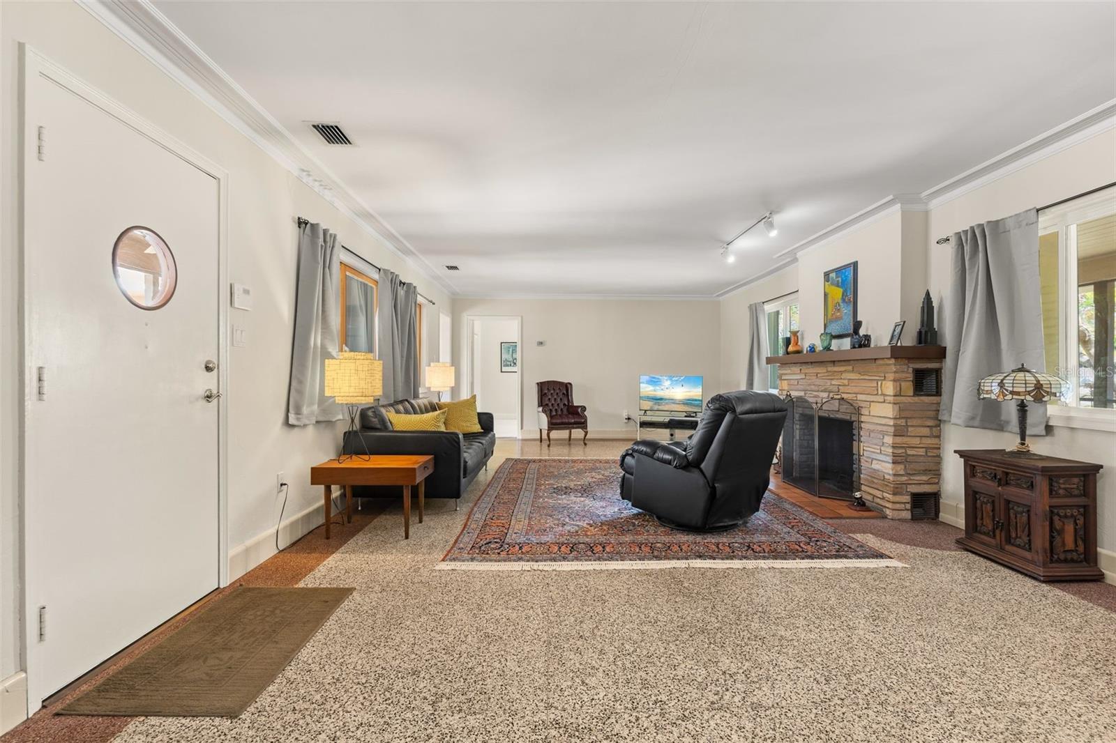 Image 15 of 38 For 7549 Westmoreland Drive