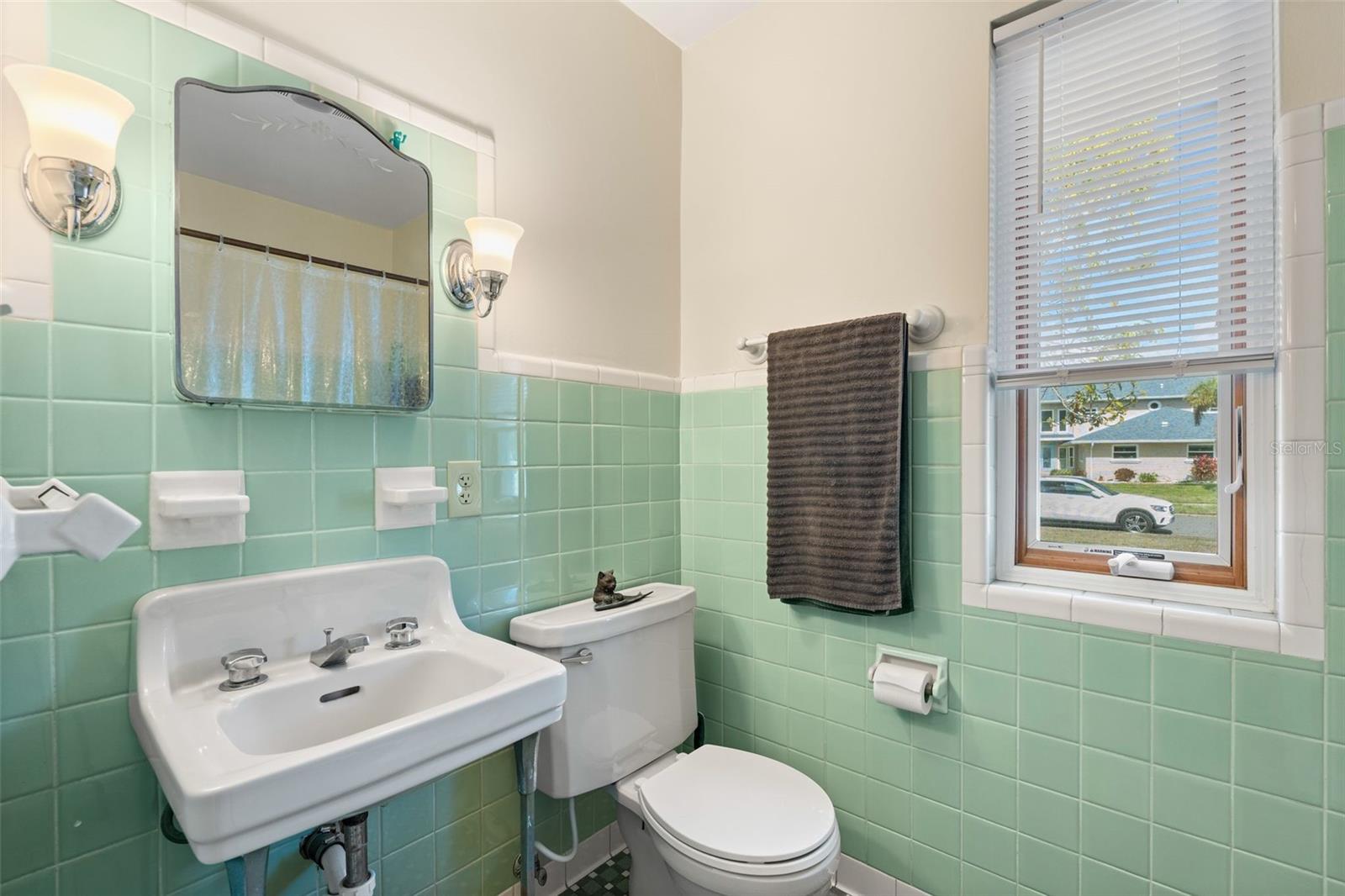 Image 21 of 38 For 7549 Westmoreland Drive