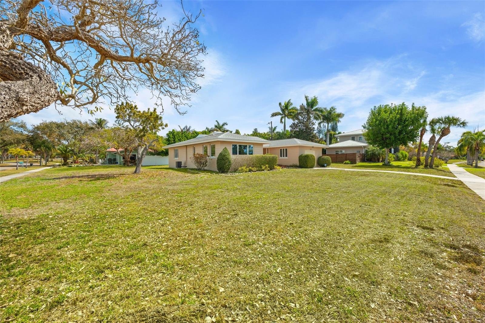 Image 32 of 38 For 7549 Westmoreland Drive