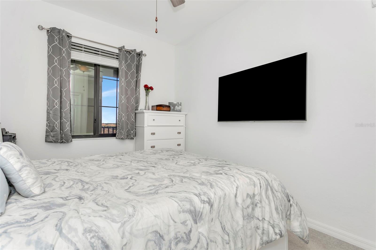 Image 23 of 48 For 18028 Gawthrop Drive 402