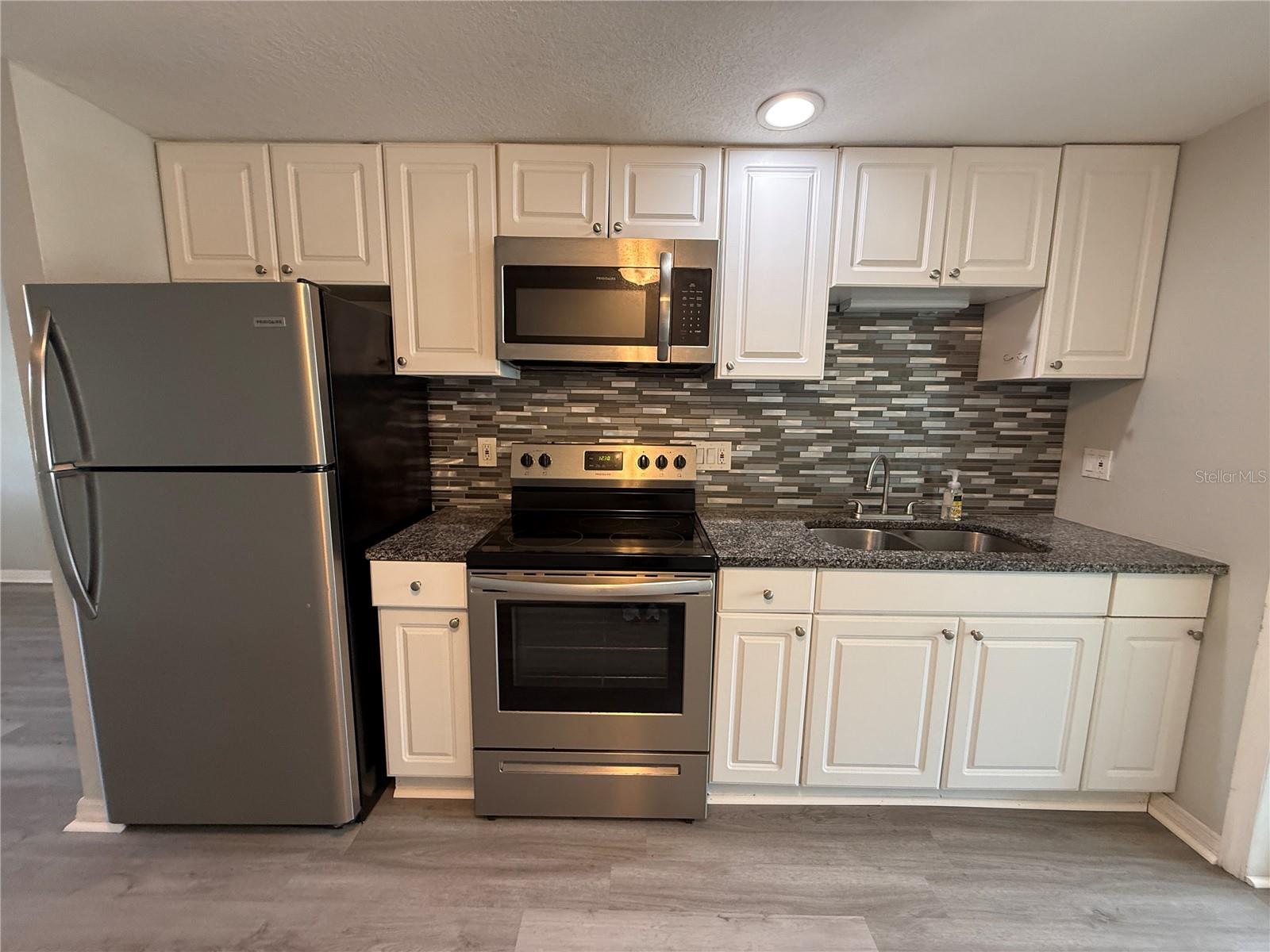 Image 5 of 13 For 350 Elmstreet Court A