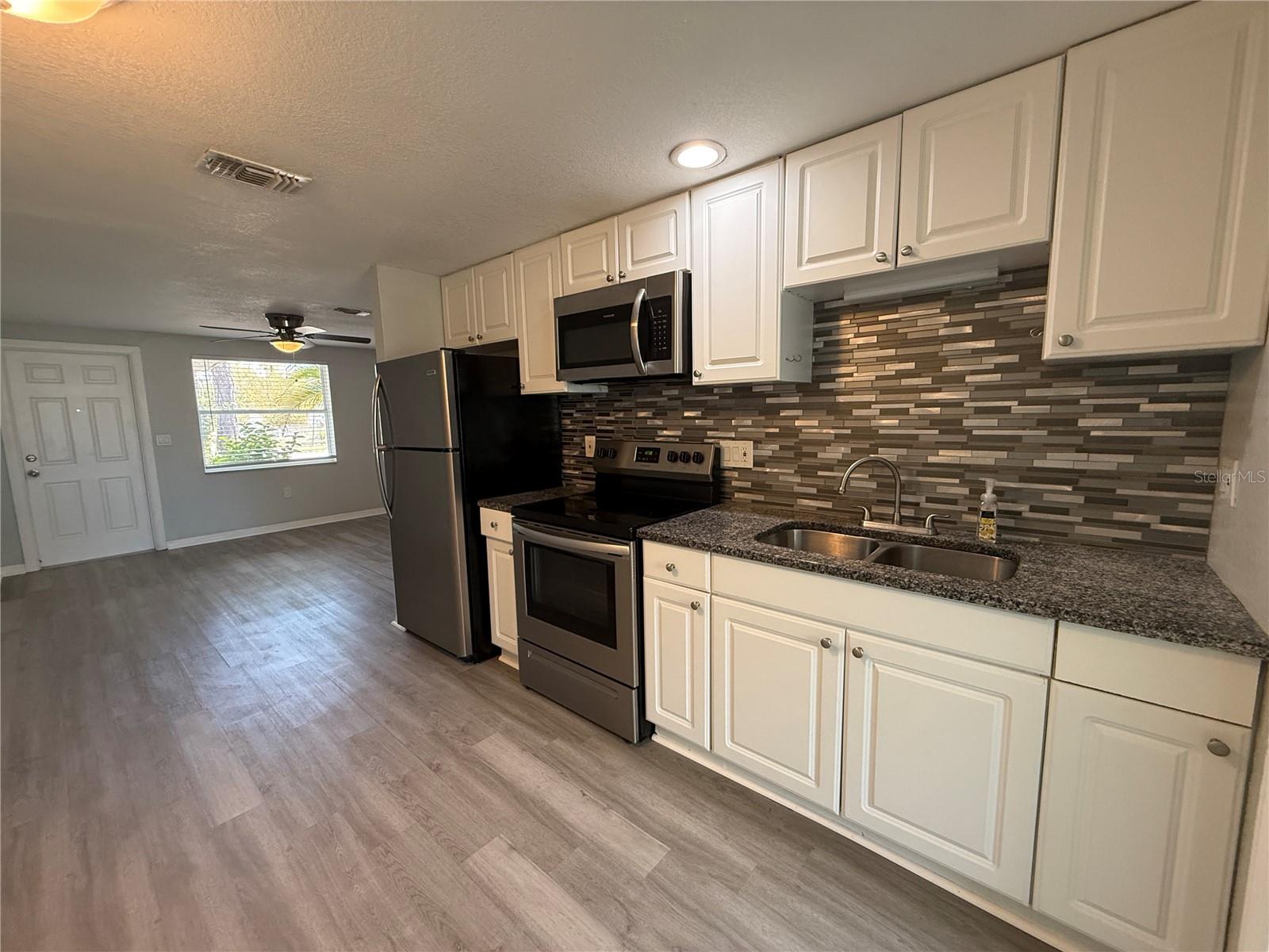 Image 6 of 13 For 350 Elmstreet Court A