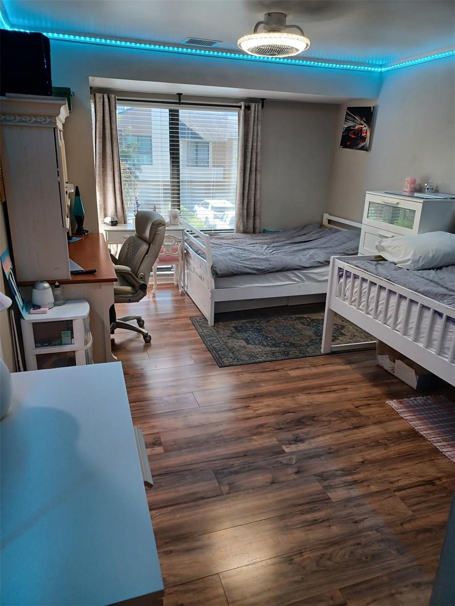 Image 10 of 34 For 6075 Glendale Drive