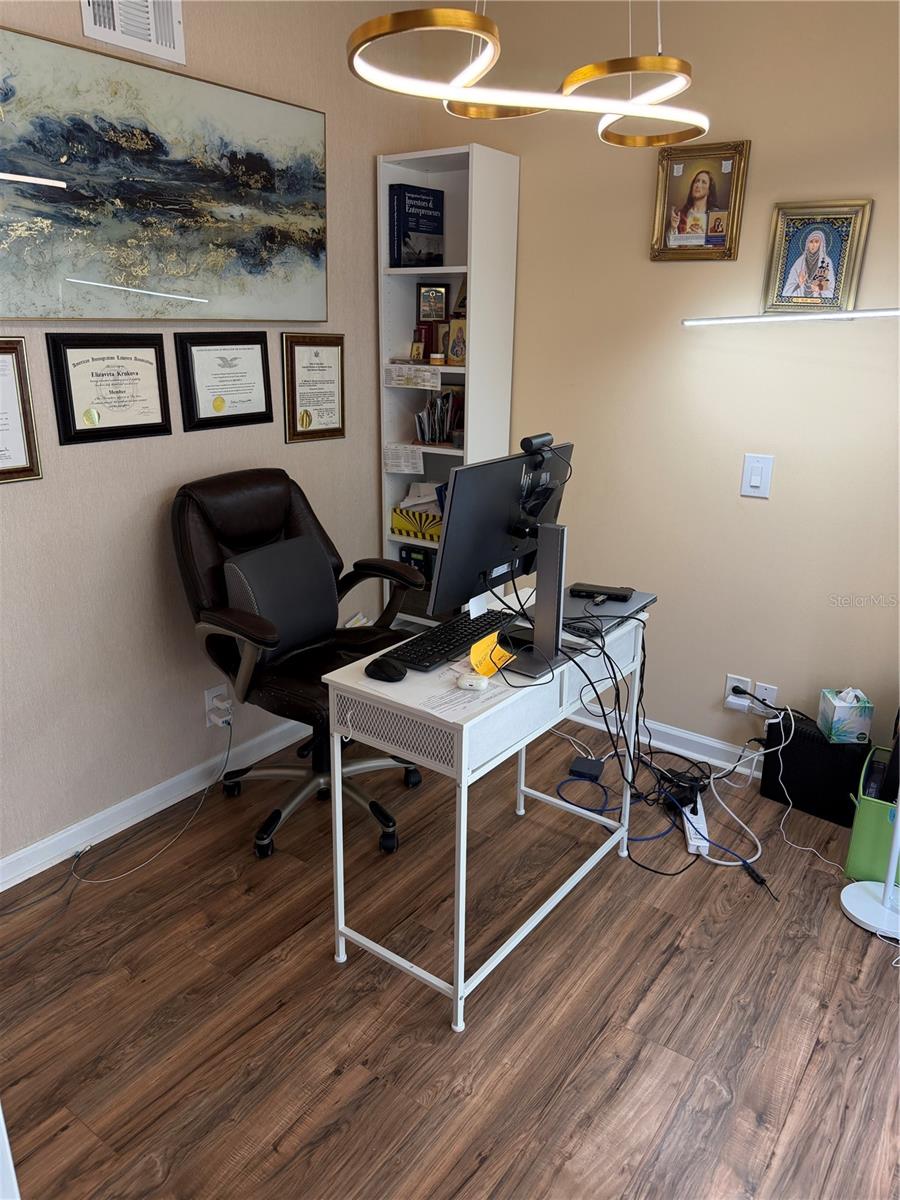 Image 22 of 34 For 6075 Glendale Drive