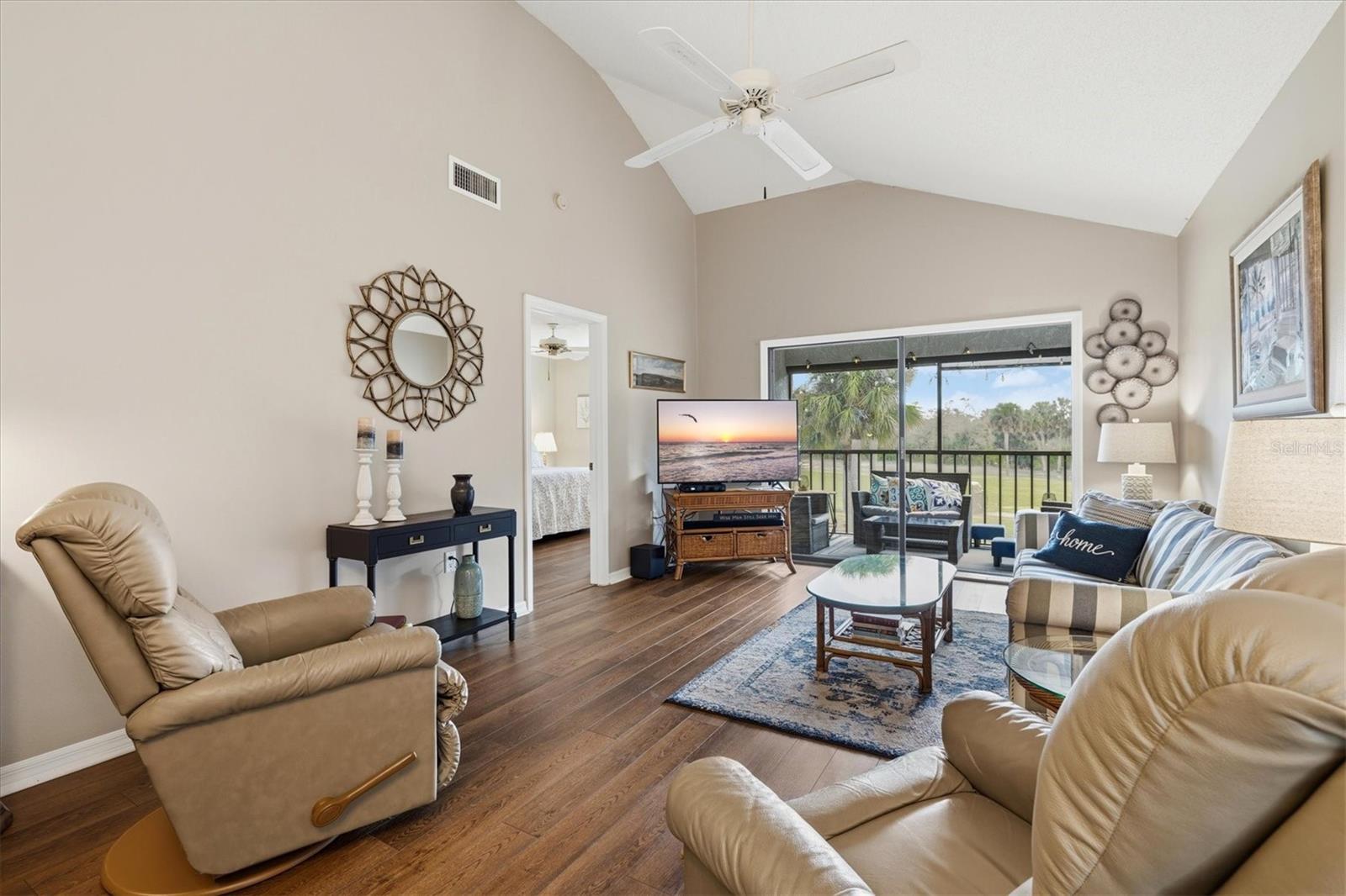 Image 13 of 90 For 918 Capri Isles Boulevard 205