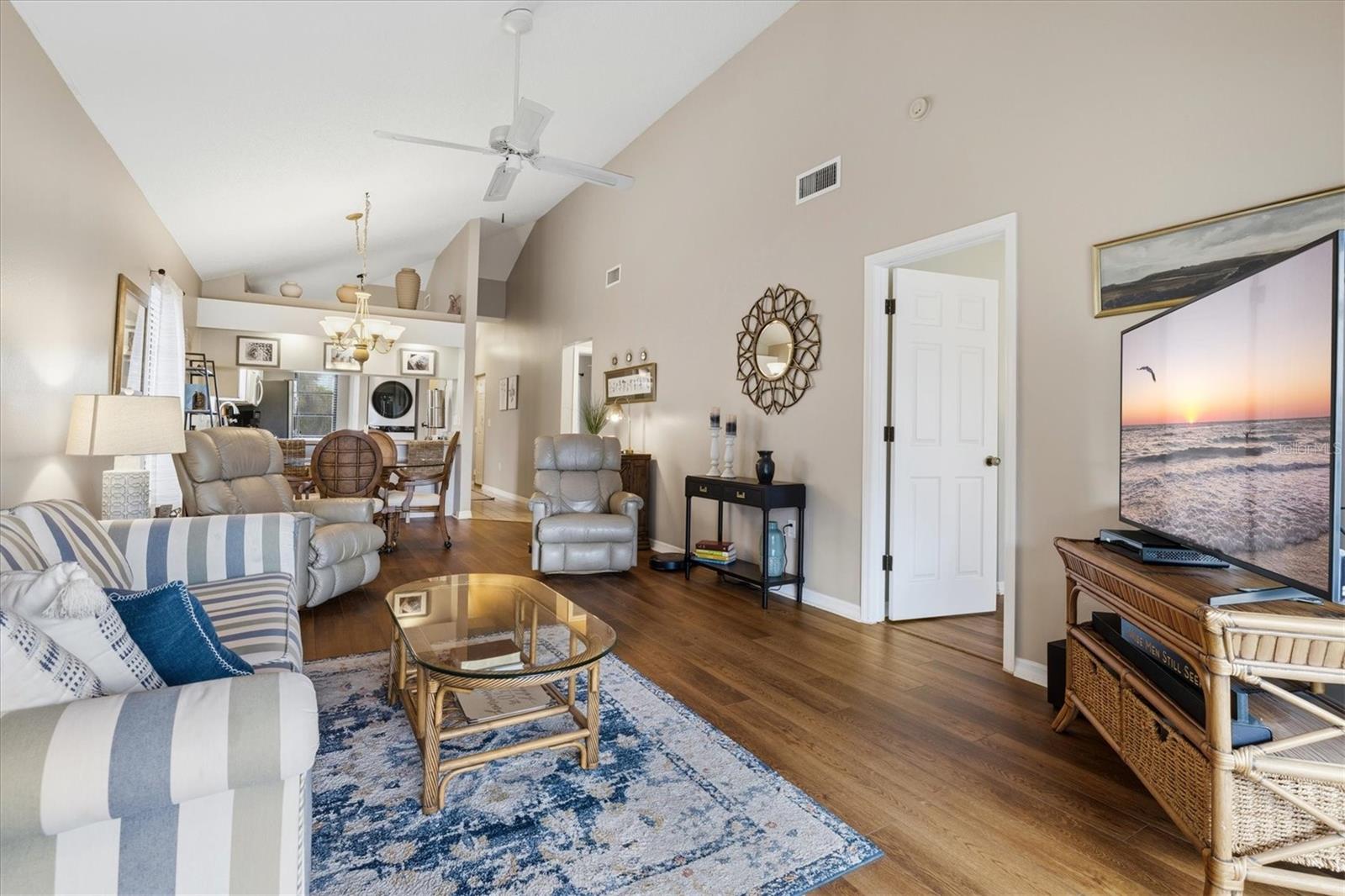 Image 14 of 90 For 918 Capri Isles Boulevard 205