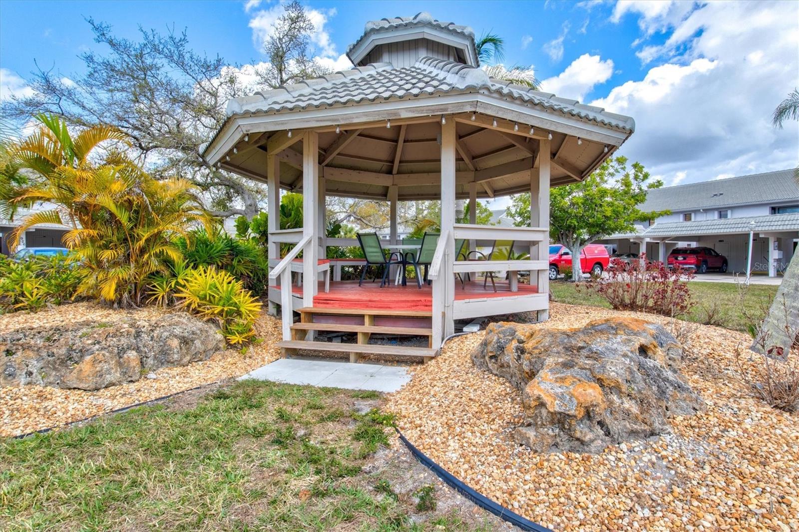 Image 27 of 90 For 918 Capri Isles Boulevard 205