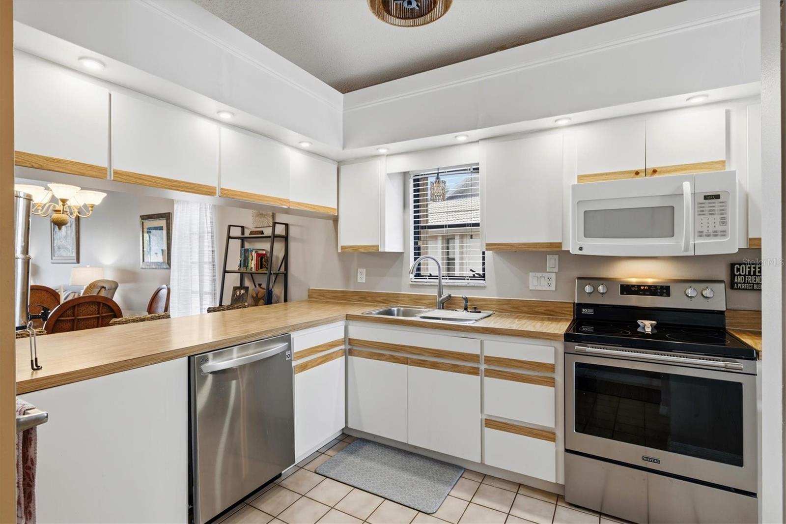 Image 3 of 90 For 918 Capri Isles Boulevard 205