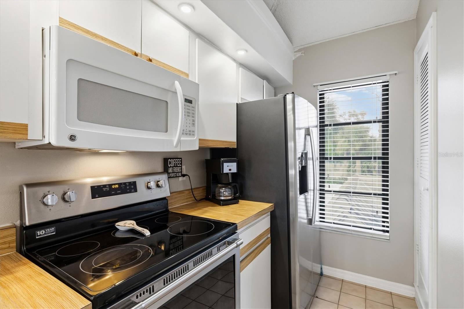 Image 4 of 90 For 918 Capri Isles Boulevard 205