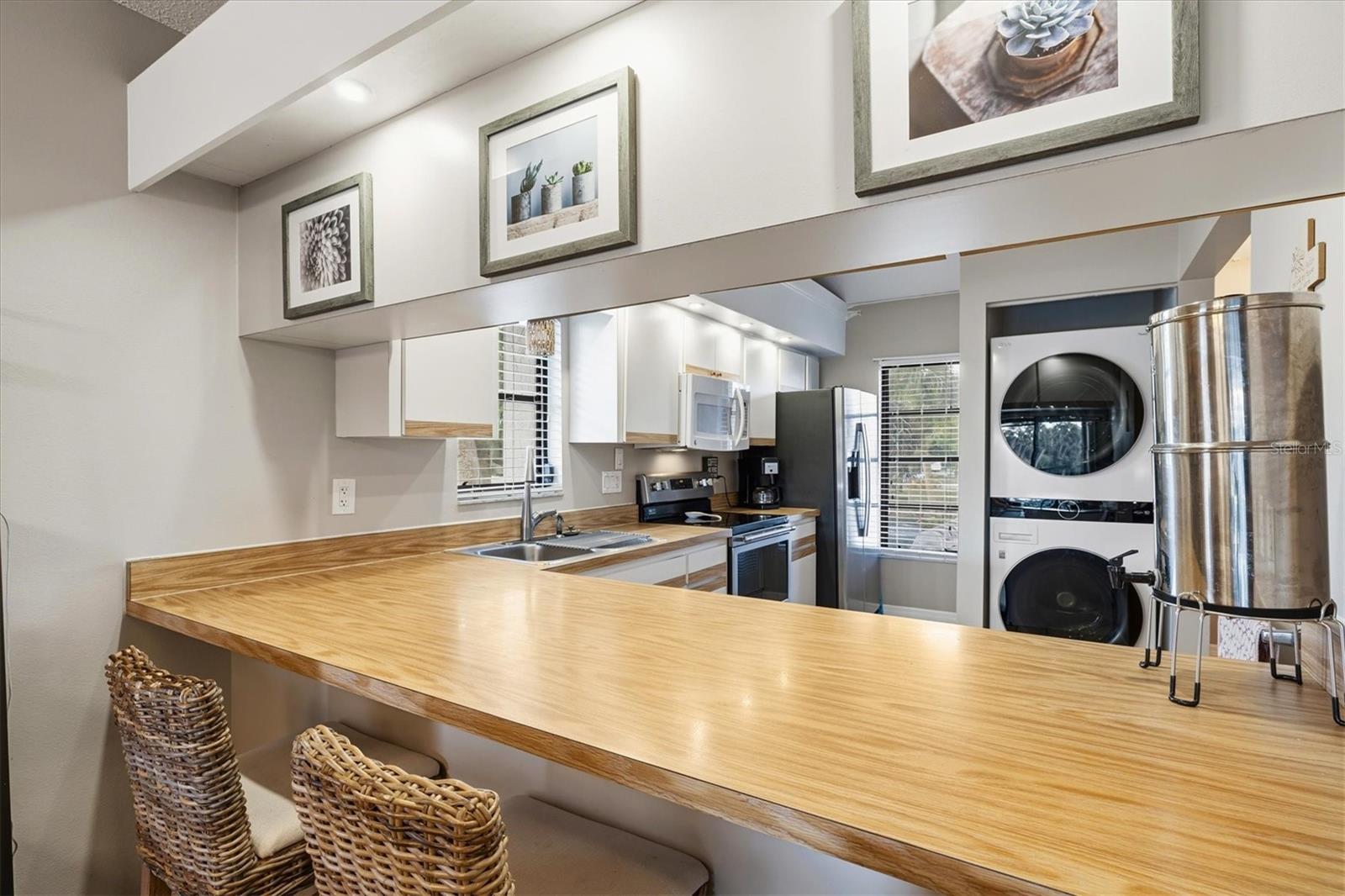 Image 6 of 90 For 918 Capri Isles Boulevard 205