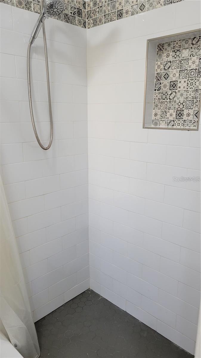 Image 12 of 25 For 5619 Colonial Oaks Boulevard