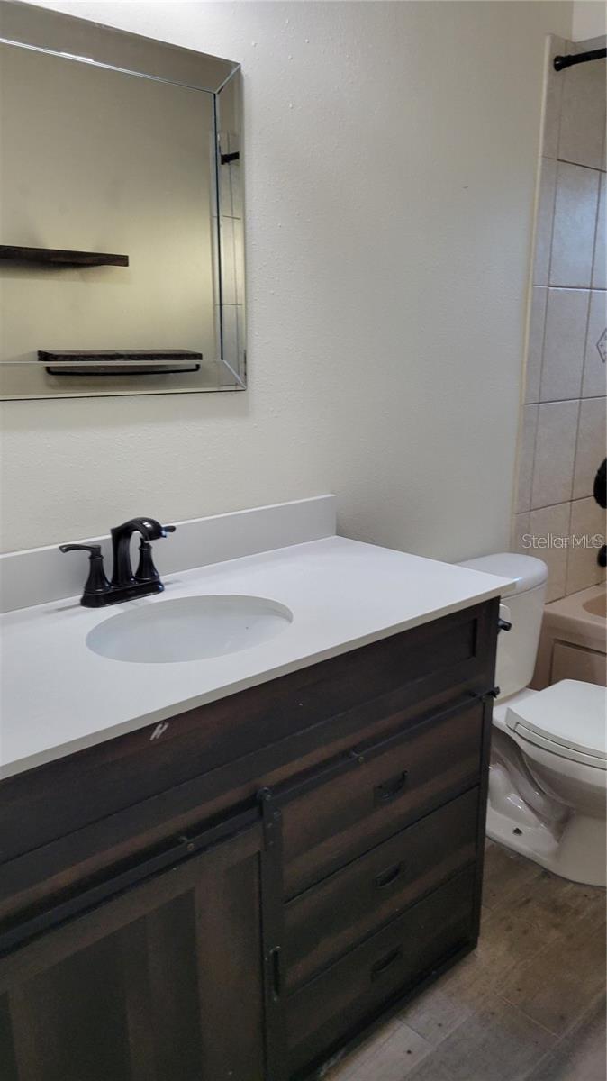 Image 15 of 25 For 5619 Colonial Oaks Boulevard