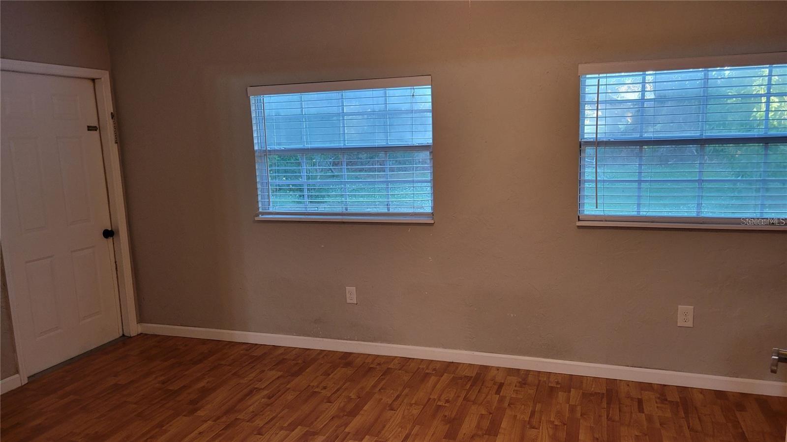 Image 19 of 25 For 5619 Colonial Oaks Boulevard