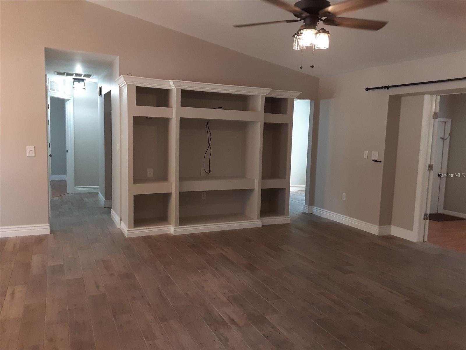 Image 3 of 25 For 5619 Colonial Oaks Boulevard