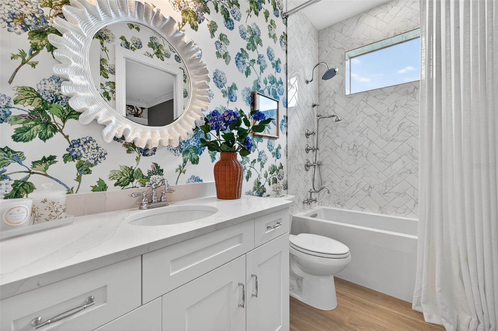 Image 33 of 51 For 17395 Blue Sapphire Drive