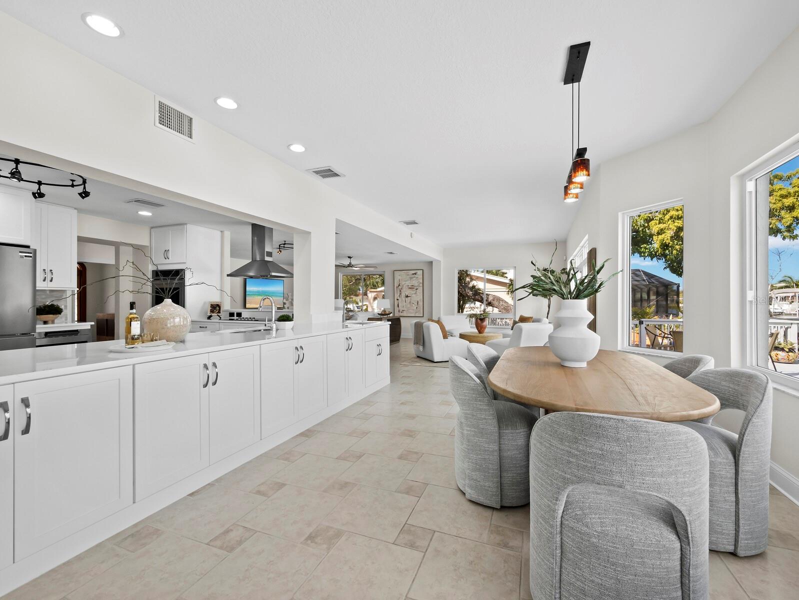 Image 11 of 53 For 951 Contento St.