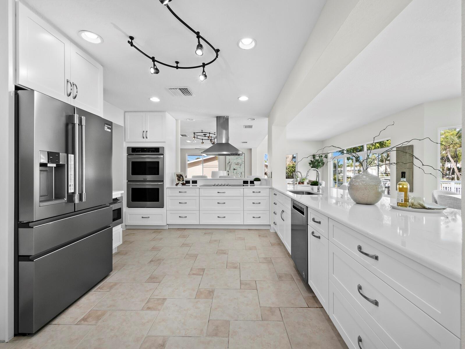 Image 13 of 53 For 951 Contento St.