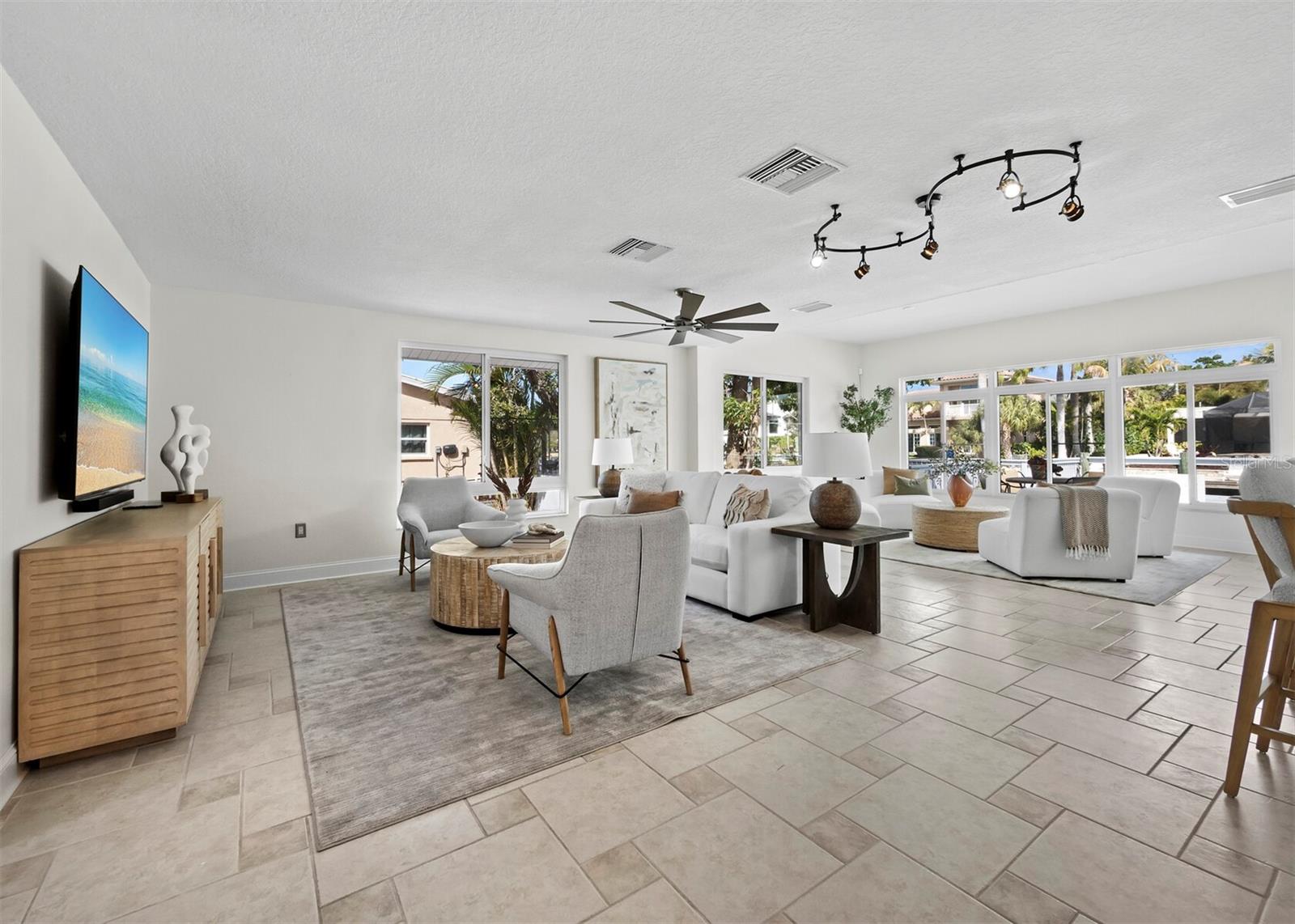 Image 7 of 53 For 951 Contento St.