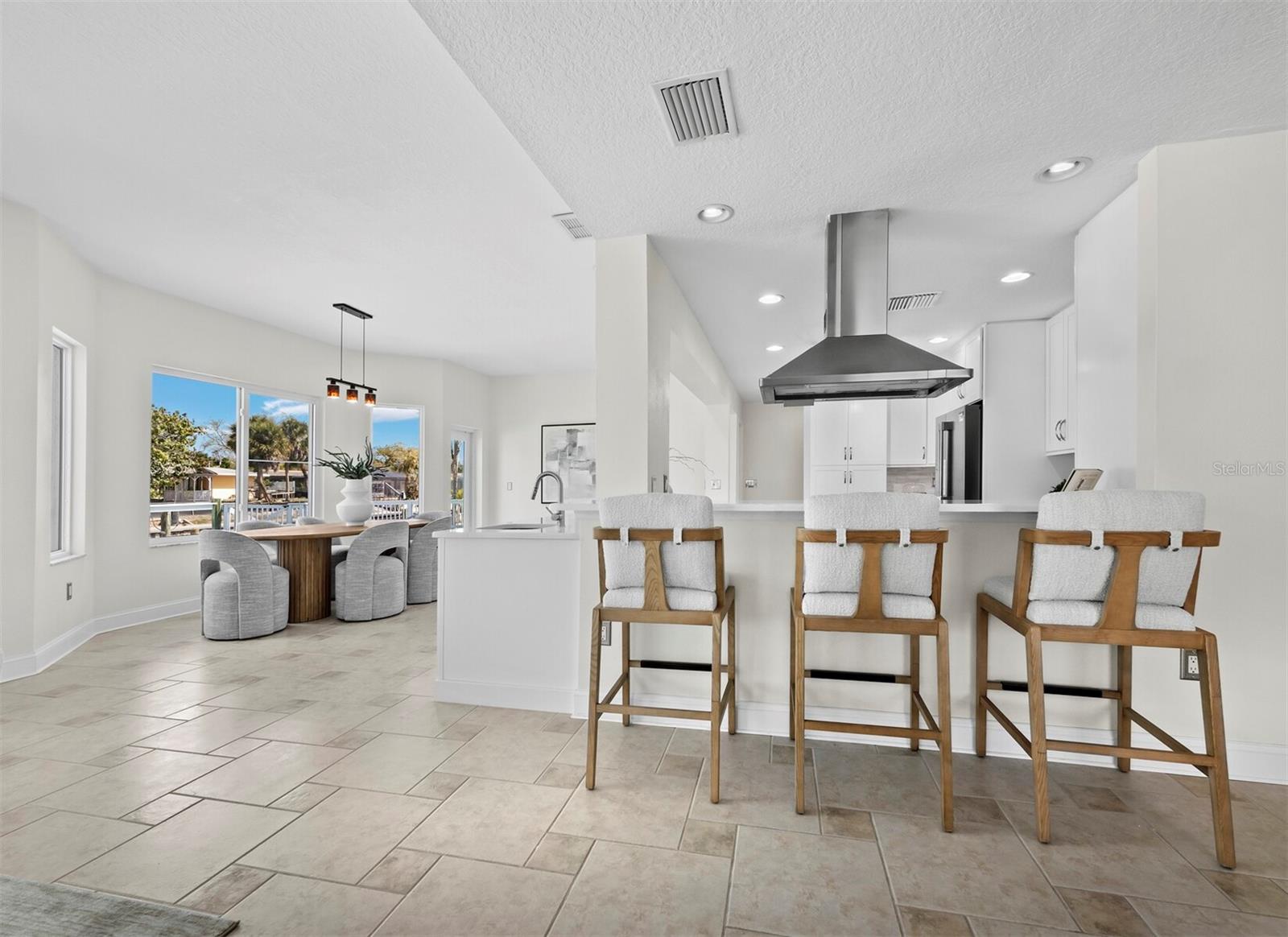 Image 9 of 53 For 951 Contento St.