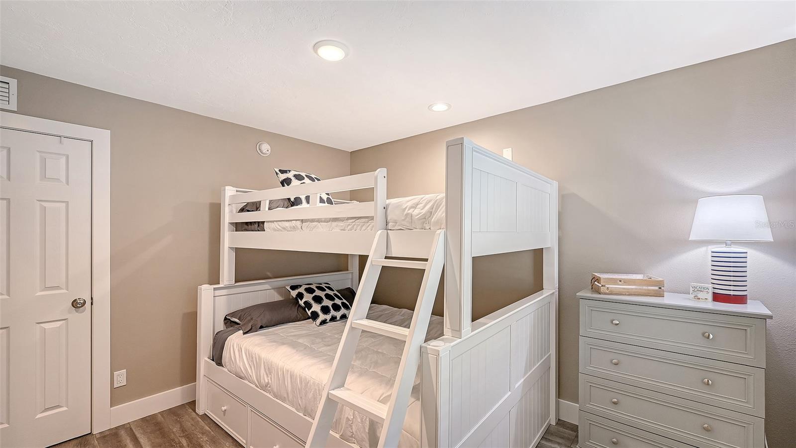 Image 20 of 35 For 1050 Peppertree Lane 116b