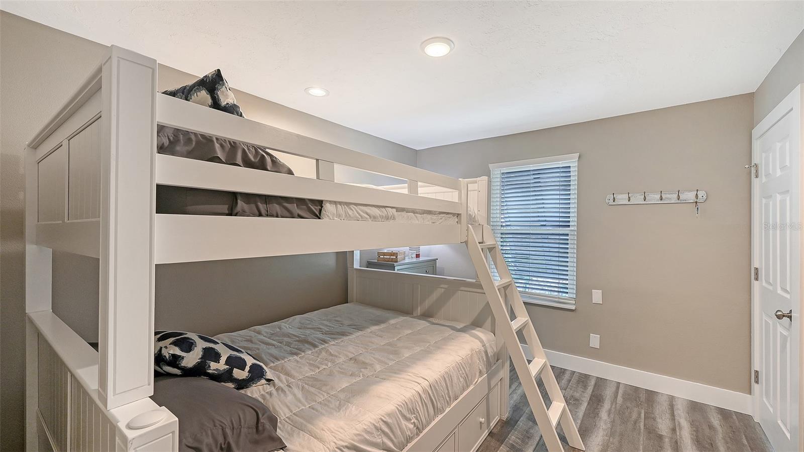 Image 21 of 35 For 1050 Peppertree Lane 116b