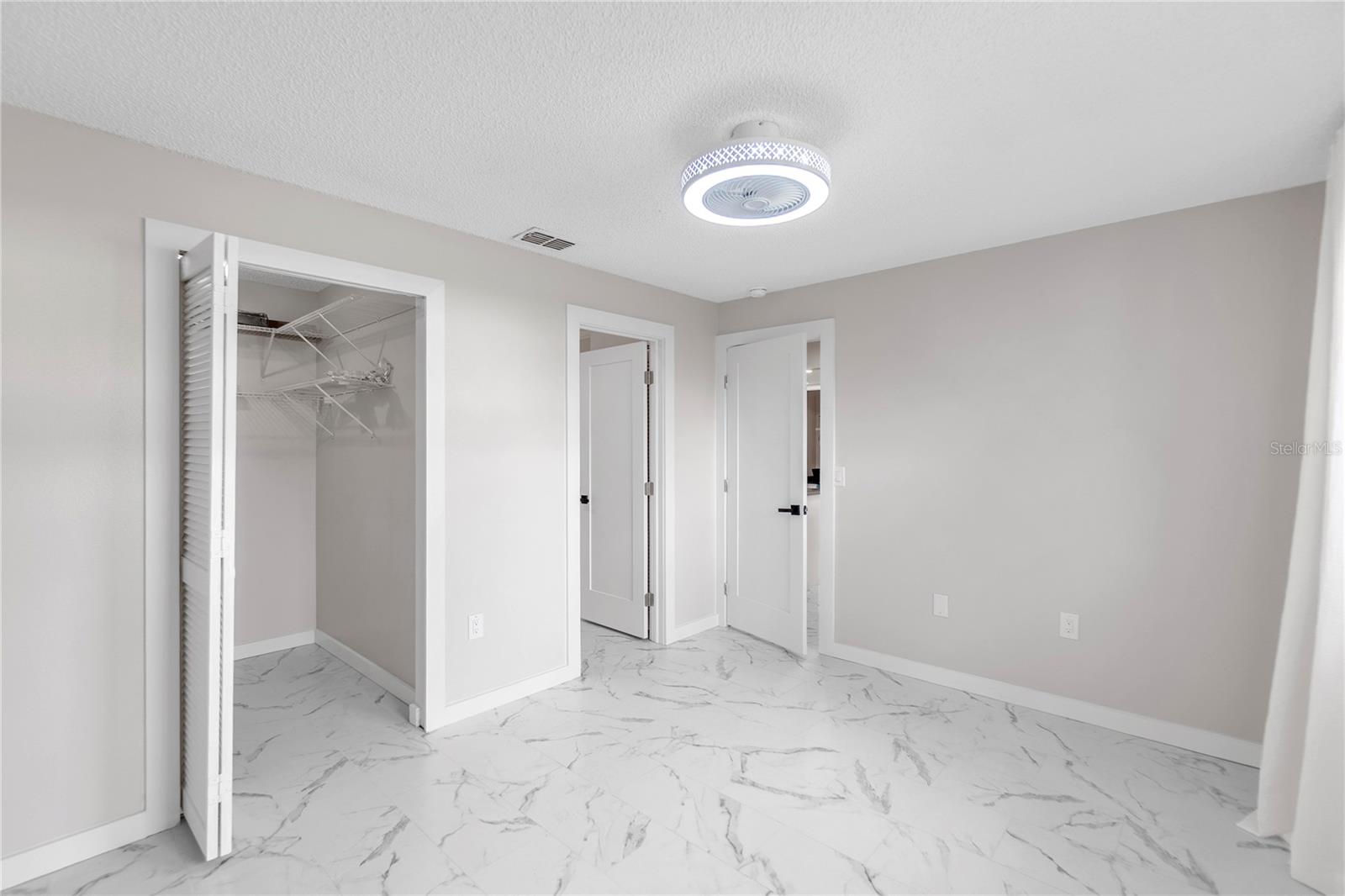 Image 16 of 31 For 6135 Heritage Lane 6135