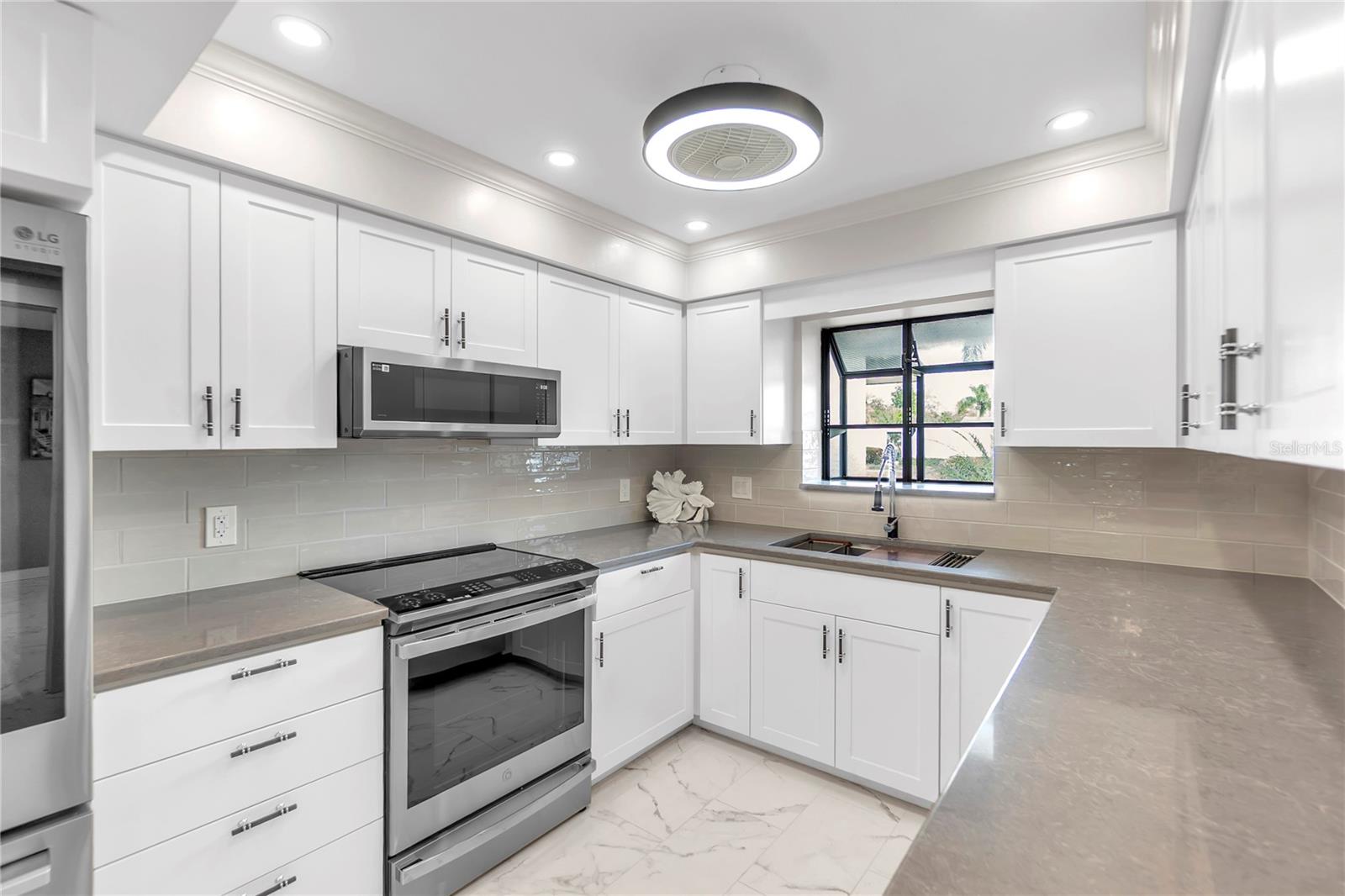 Image 3 of 31 For 6135 Heritage Lane 6135