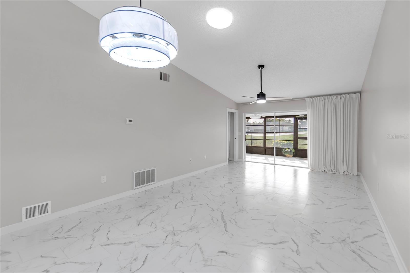 Image 9 of 31 For 6135 Heritage Lane 6135