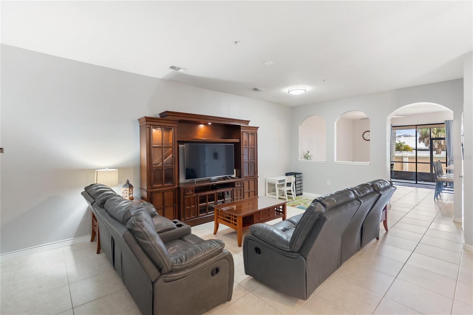 Image 8 of 36 For 4307 Via Piedra Circle 6-102