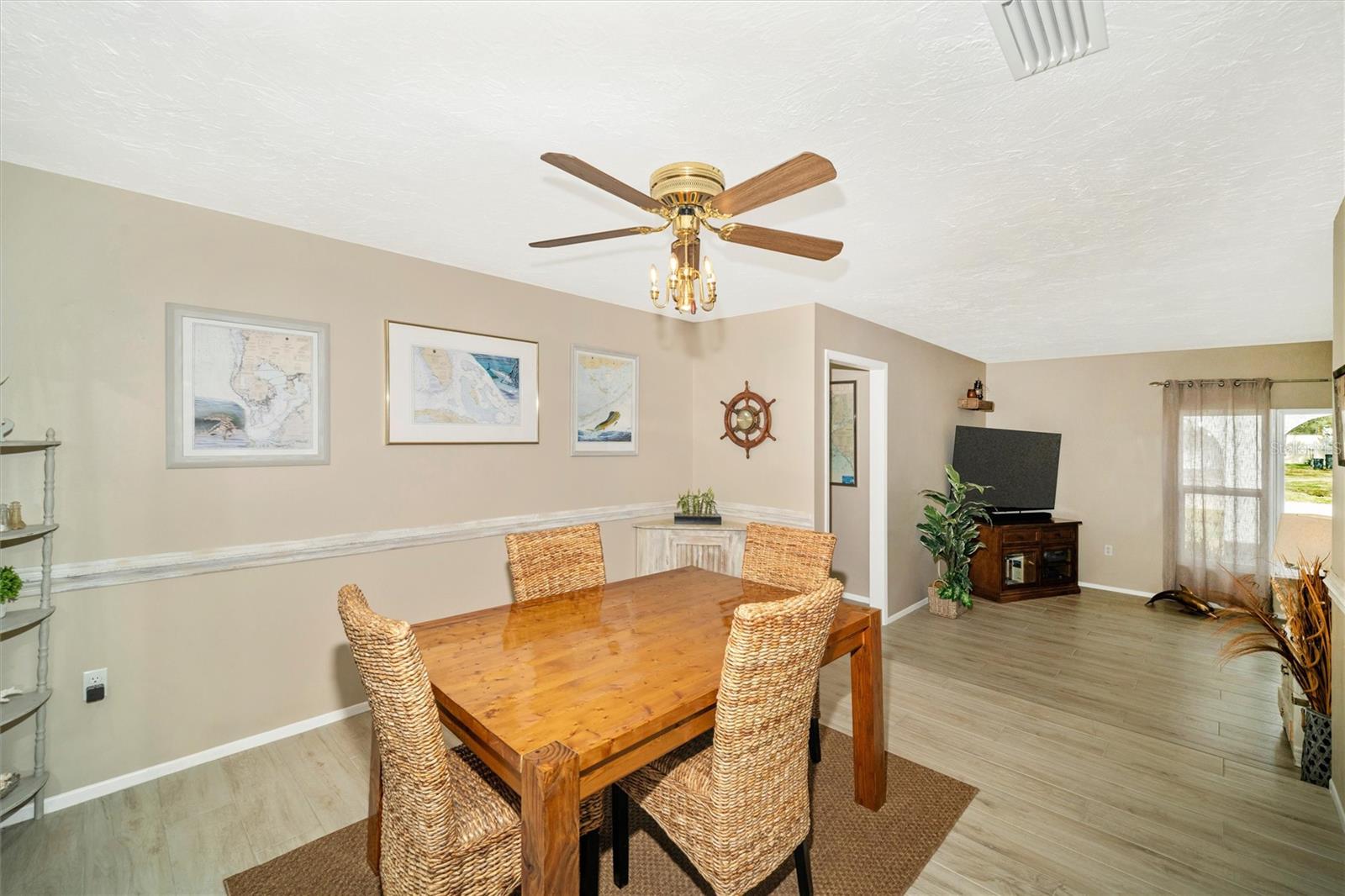 Image 12 of 62 For 5206 18th Avenue E