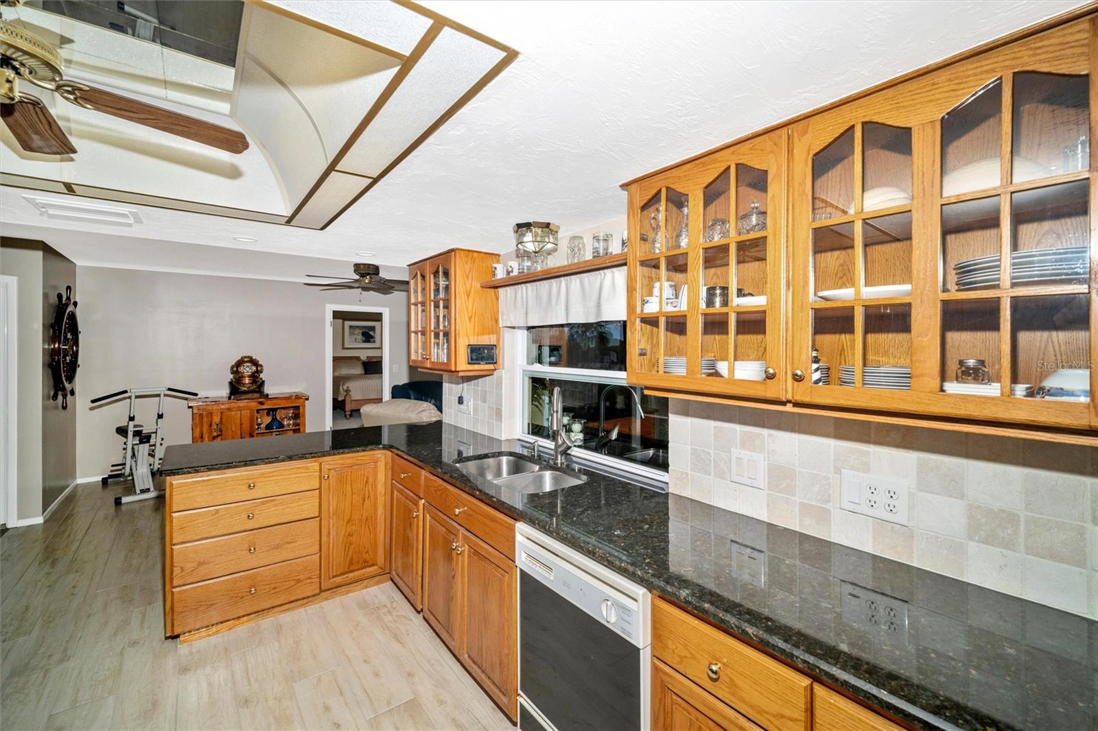 Image 23 of 62 For 5206 18th Avenue E