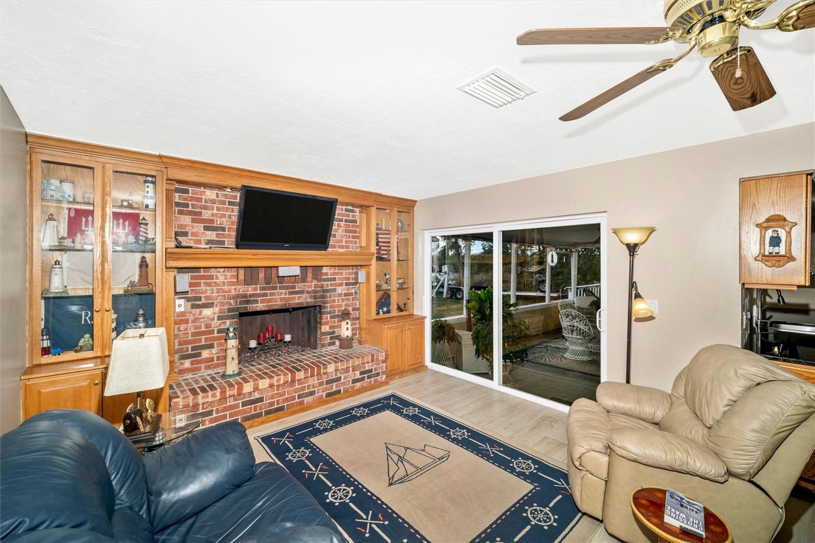 Image 32 of 62 For 5206 18th Avenue E