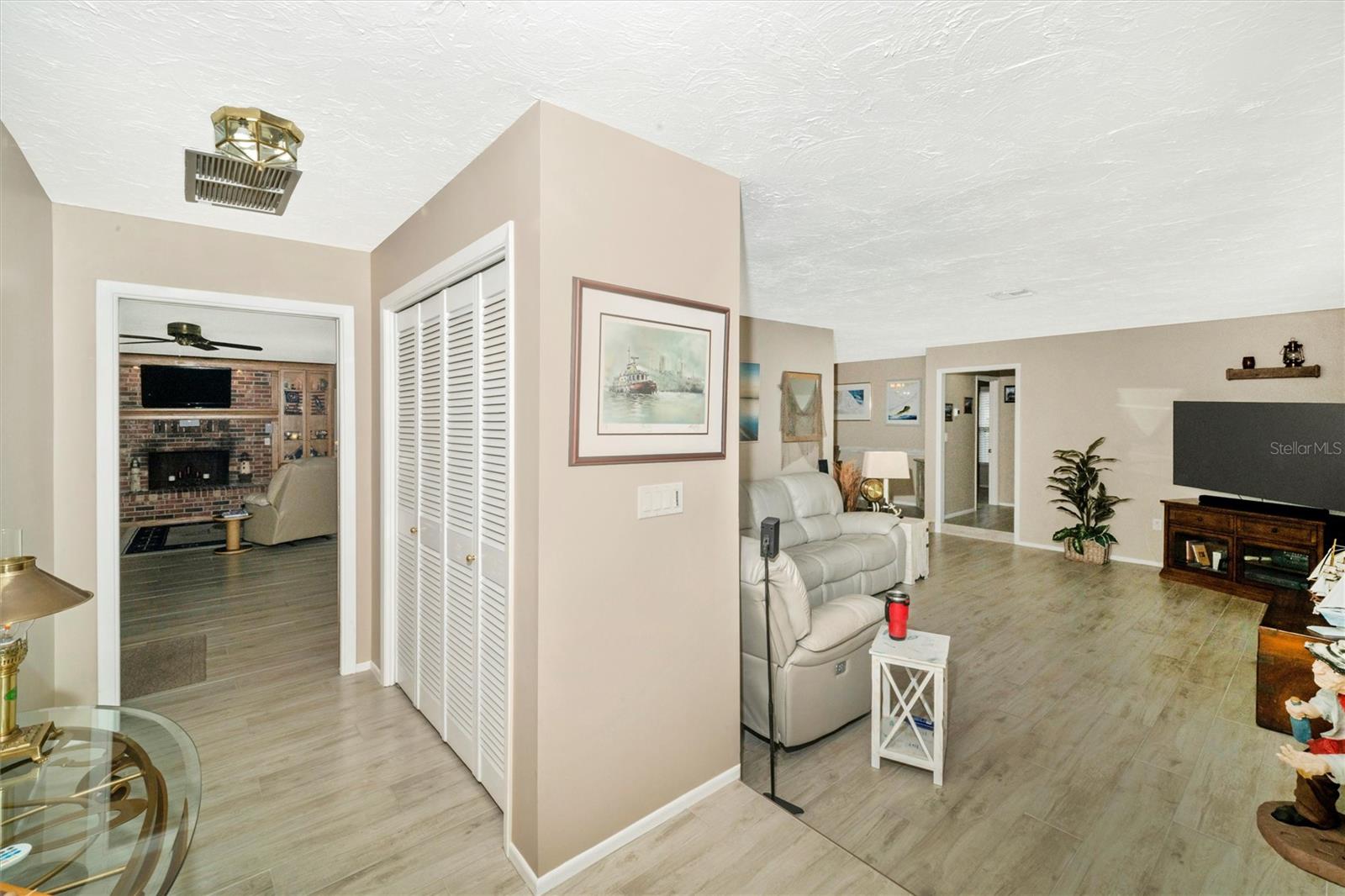 Image 6 of 62 For 5206 18th Avenue E