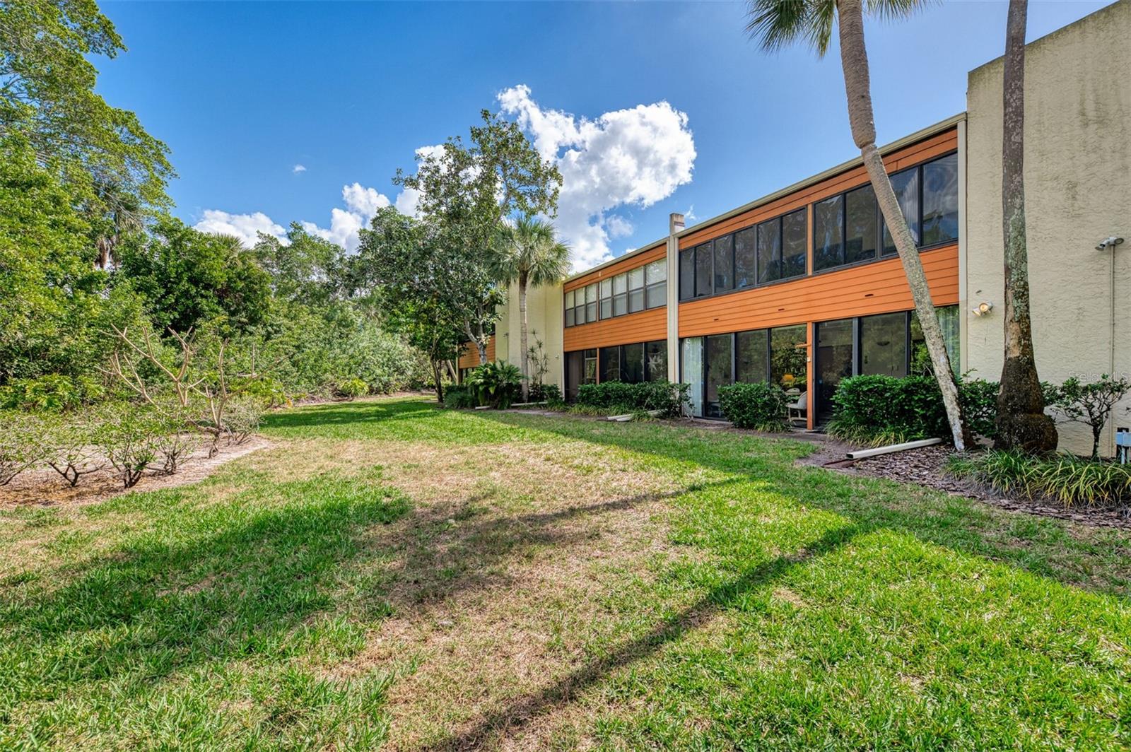 Image 29 of 34 For 129 Wild Palm Drive D