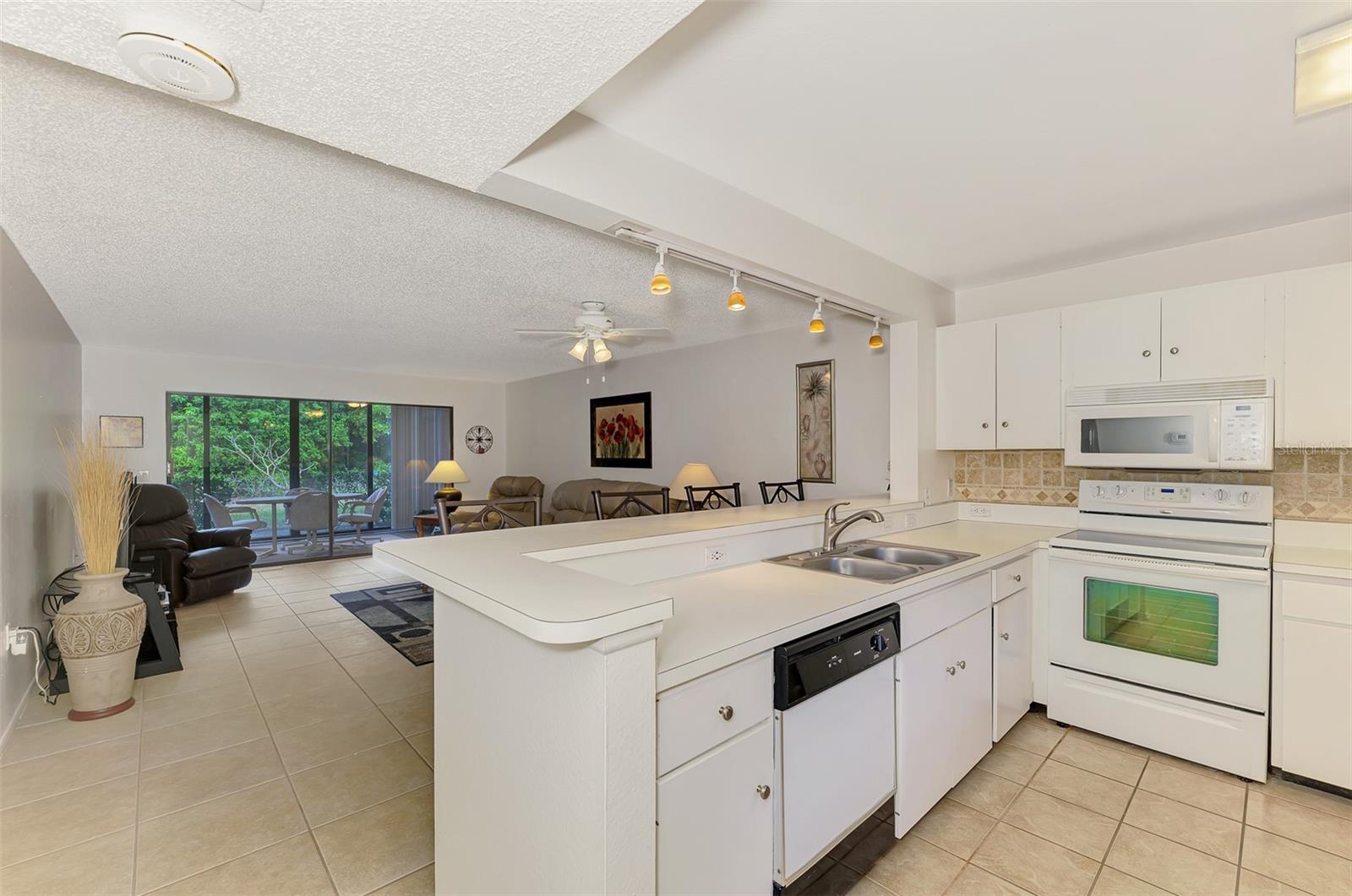 Image 6 of 34 For 129 Wild Palm Drive D