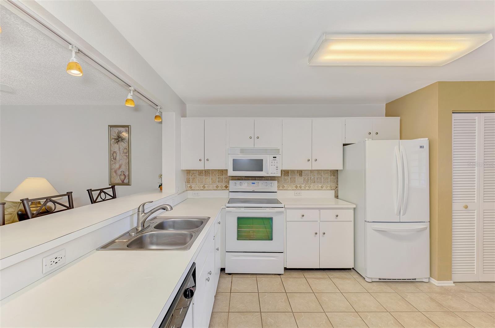 Image 7 of 34 For 129 Wild Palm Drive D