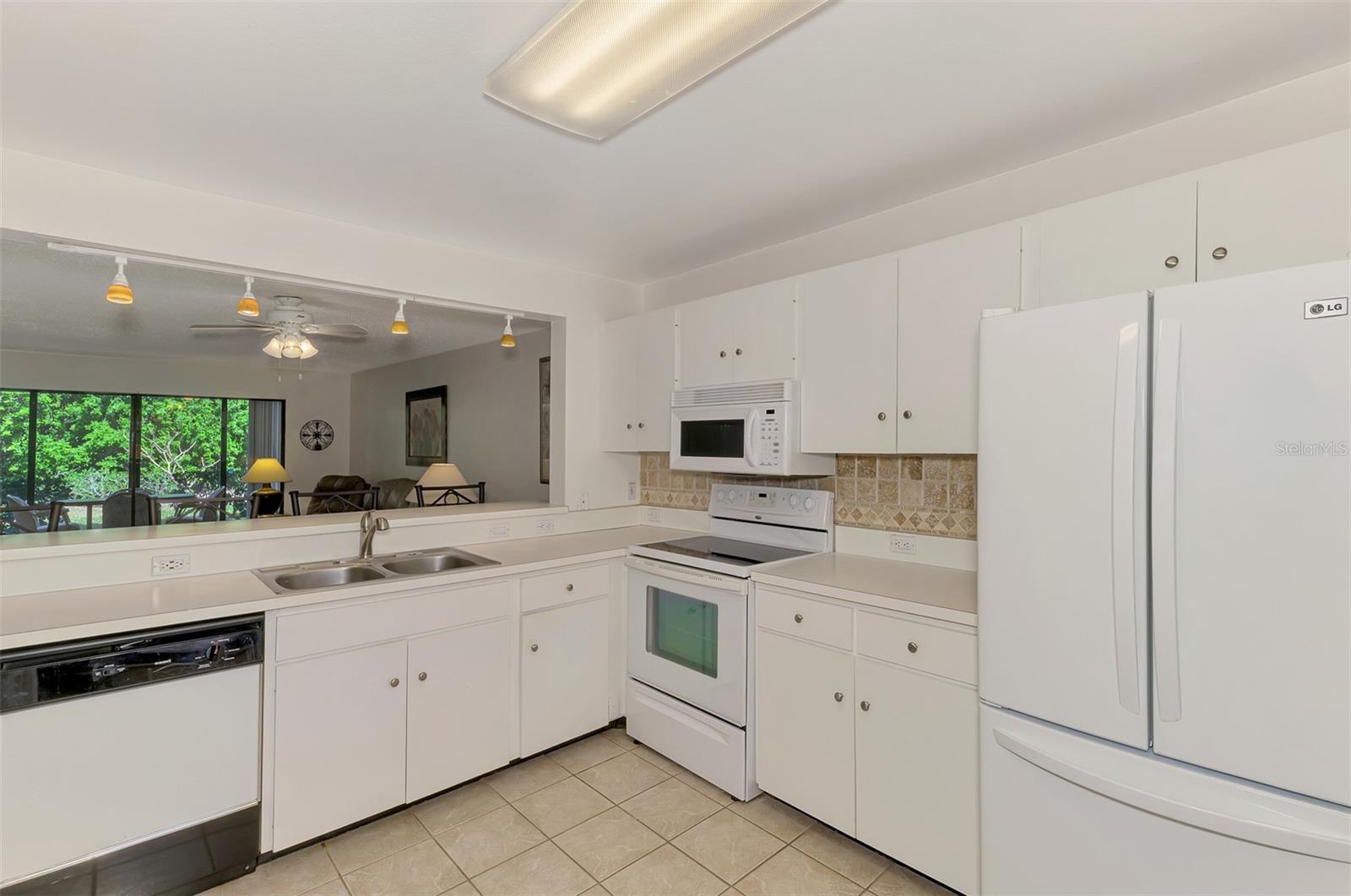 Image 8 of 34 For 129 Wild Palm Drive D