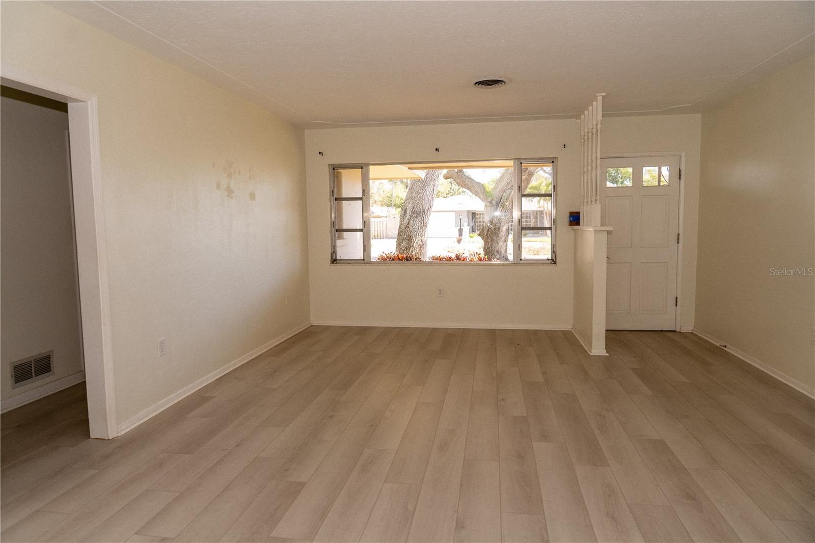 Image 3 of 26 For 1831 Nautilus Drive