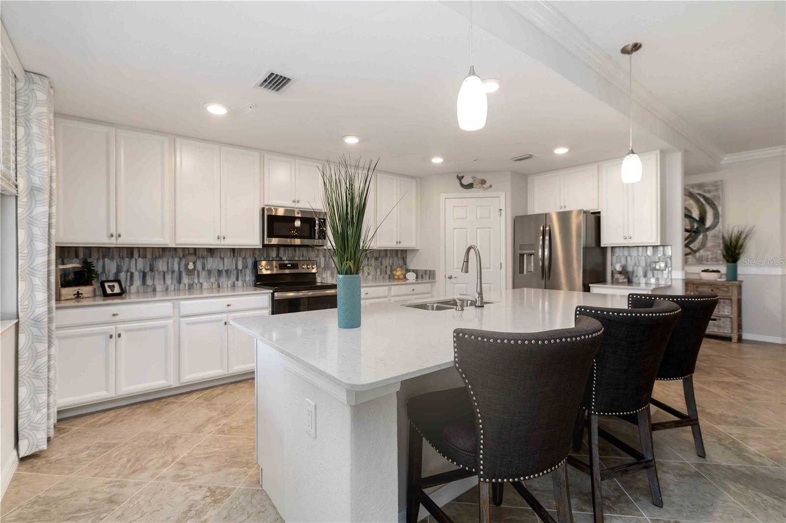 Image 11 of 41 For 12590 Ghiberti Circle 102