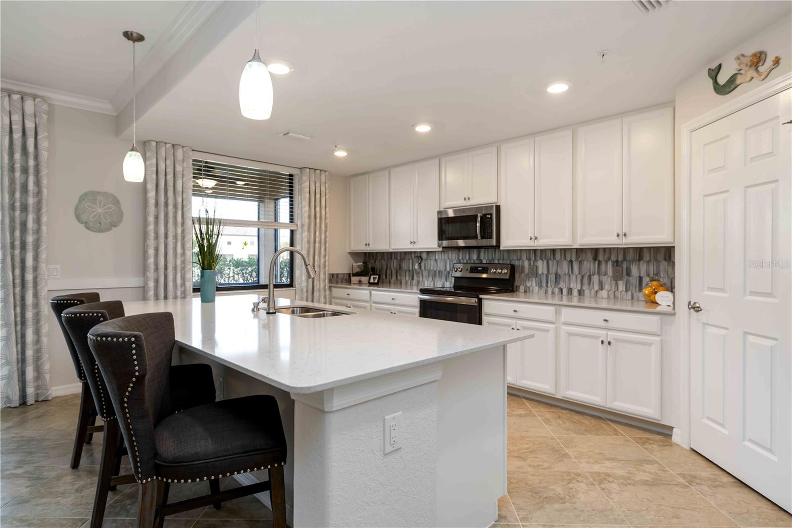 Image 12 of 41 For 12590 Ghiberti Circle 102