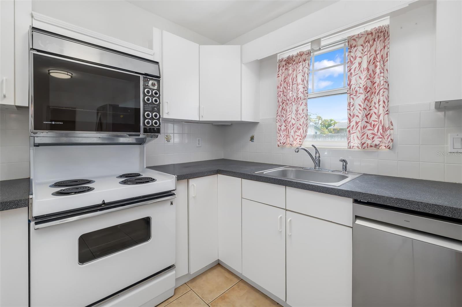 Image 10 of 36 For 2208 Shawnee Street