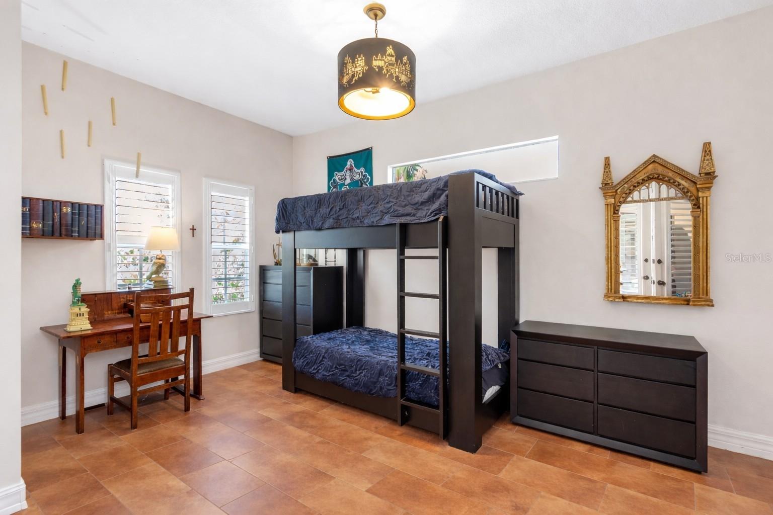 Image 11 of 34 For 408 Park Trace Boulevard