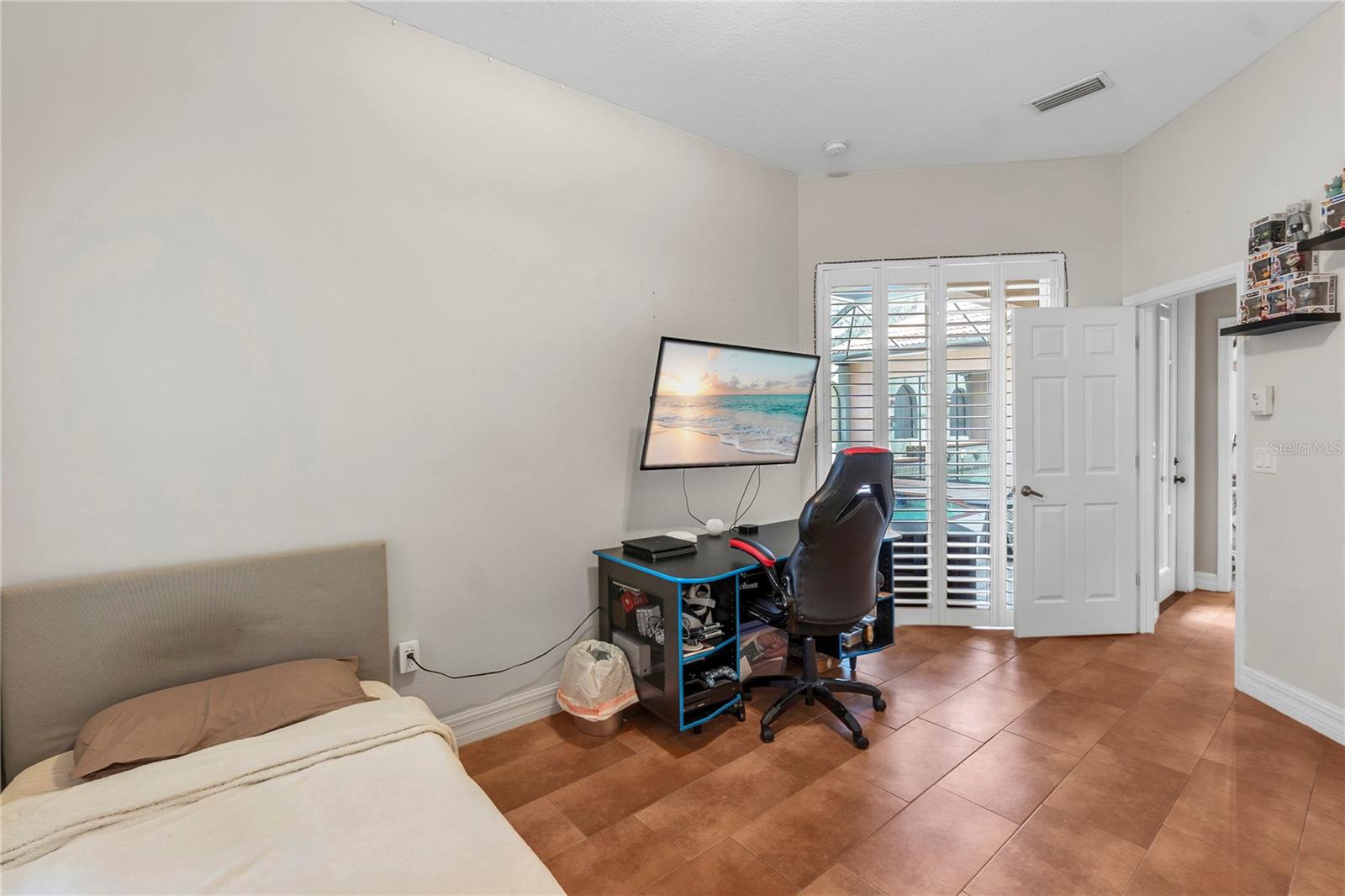 Image 13 of 34 For 408 Park Trace Boulevard